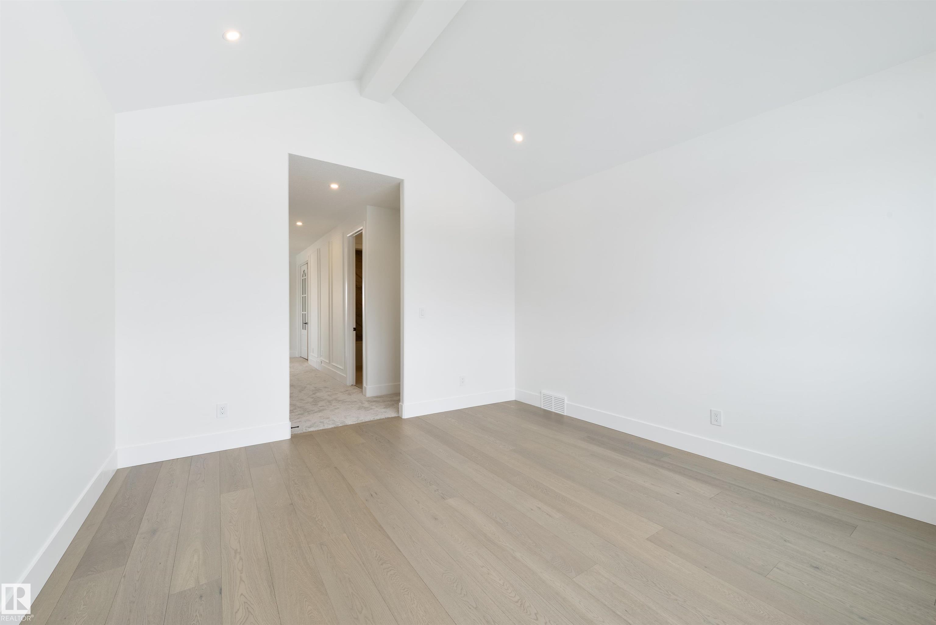 https://zimg.paragon.ice.com/ParagonImages/Property/PM/RAE/225402279/34/0/0/6ff03a6fdc3ced02d06553382c90a7b2/1/7ae617c9e637b9678027afb36f547631/225402279-10992bf4-98df-467d-8946-e85a341841f5.JPG