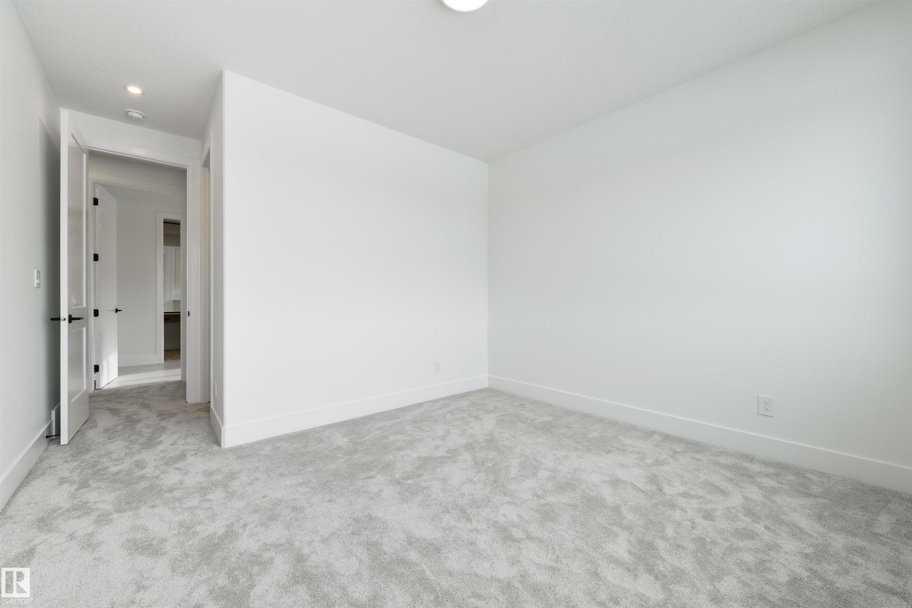 https://zimg.paragon.ice.com/ParagonImages/Property/PM/RAE/225402279/36/0/0/c116bed9d3ceb1485fe1d81f2b05b6f1/1/7ae617c9e637b9678027afb36f547631/225402279-8db76755-d3f7-4dc5-b6a2-0a9c52966cd4.JPG