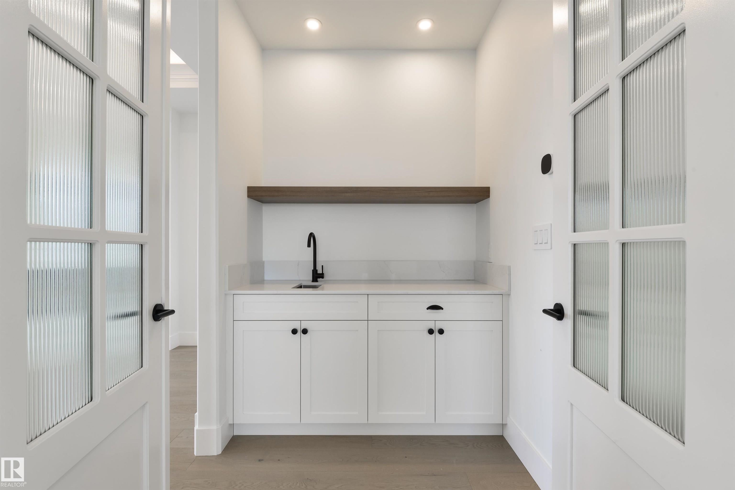 https://zimg.paragon.ice.com/ParagonImages/Property/PM/RAE/225402279/41/0/0/a6d250c83bc4f1585e9f05c20fa7c35d/1/7ae617c9e637b9678027afb36f547631/225402279-00bea93c-8c0d-4696-8da0-0480c383b284.JPG