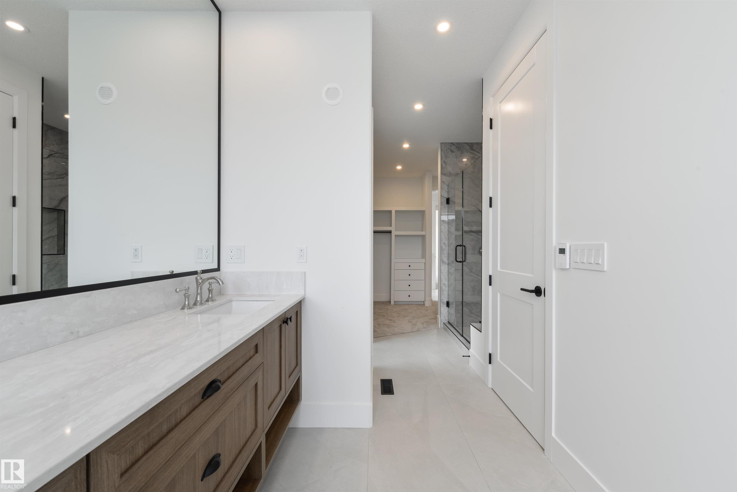 https://zimg.paragon.ice.com/ParagonImages/Property/PM/RAE/225402279/47/0/0/9ba5b6725f469141d06b3952ea806c47/1/7ae617c9e637b9678027afb36f547631/225402279-880bfc5f-5dbd-4cf8-8678-ab6bac268a35.JPG