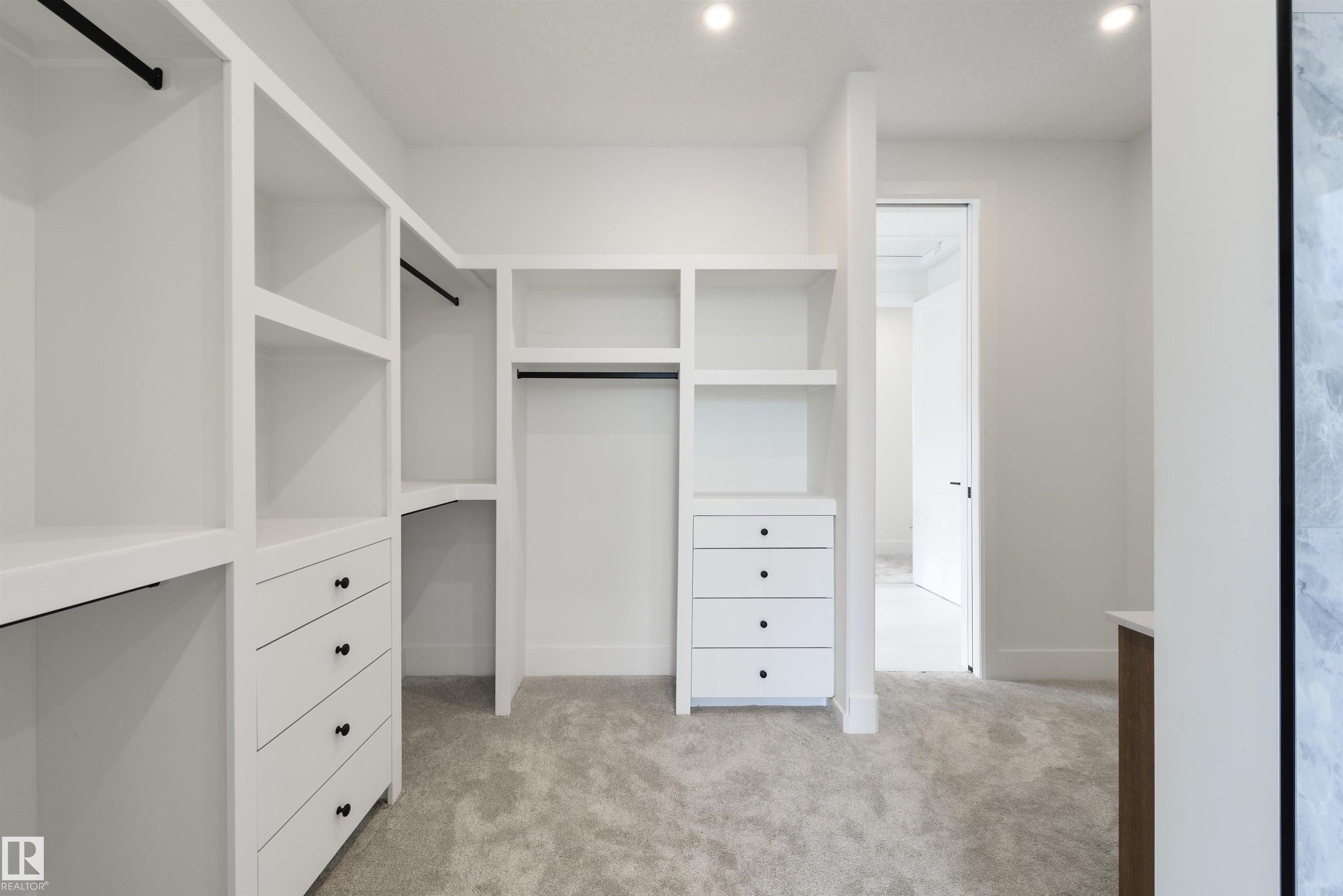 https://zimg.paragon.ice.com/ParagonImages/Property/PM/RAE/225402279/50/0/0/d13e4d3b3380c9063ebd1b583aedbe18/1/7ae617c9e637b9678027afb36f547631/225402279-222024dd-90e4-4db9-b847-8f80cbe3873f.JPG