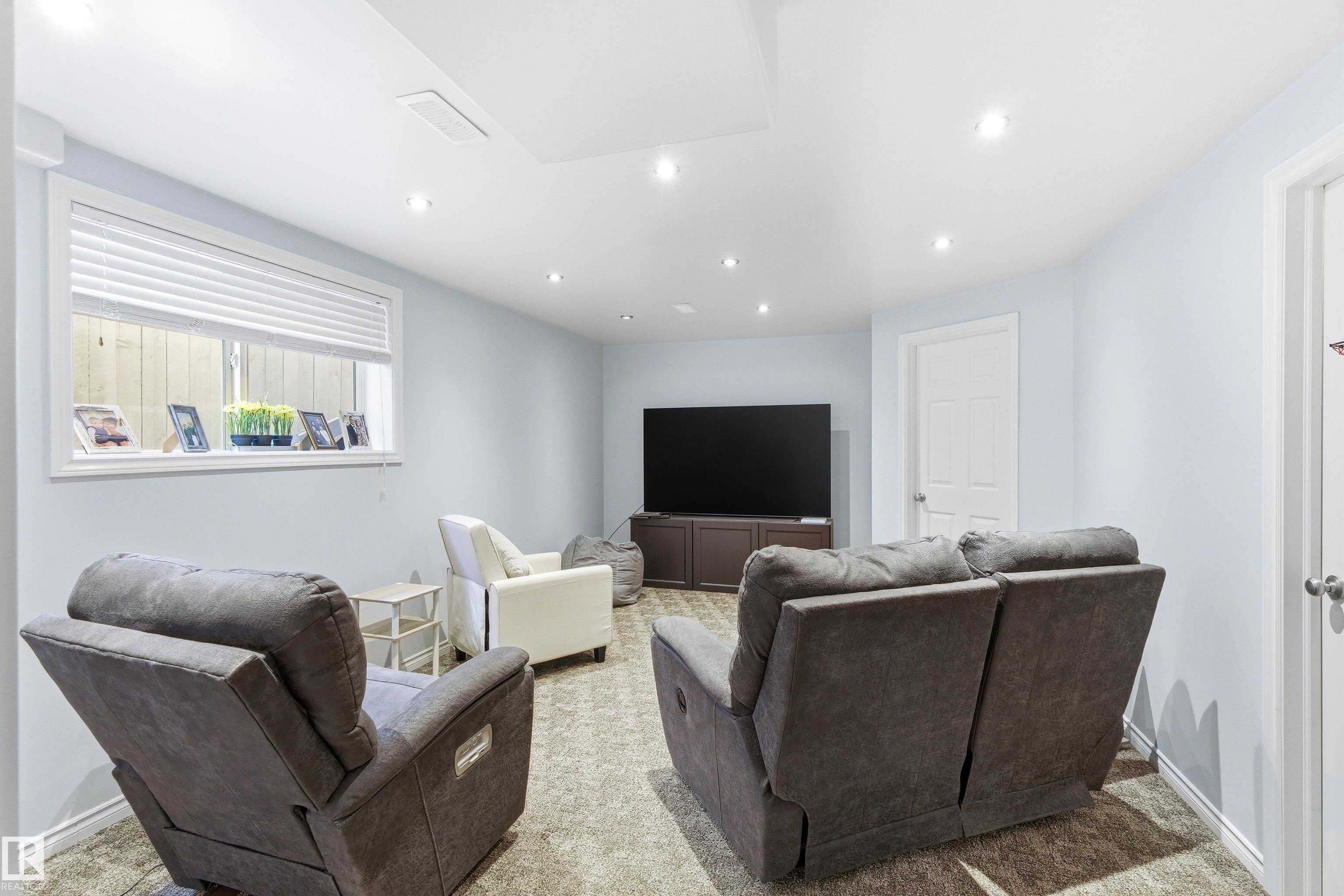 Photo 26 at 141 Bridgeport Boulevard, Bridgeport, Leduc