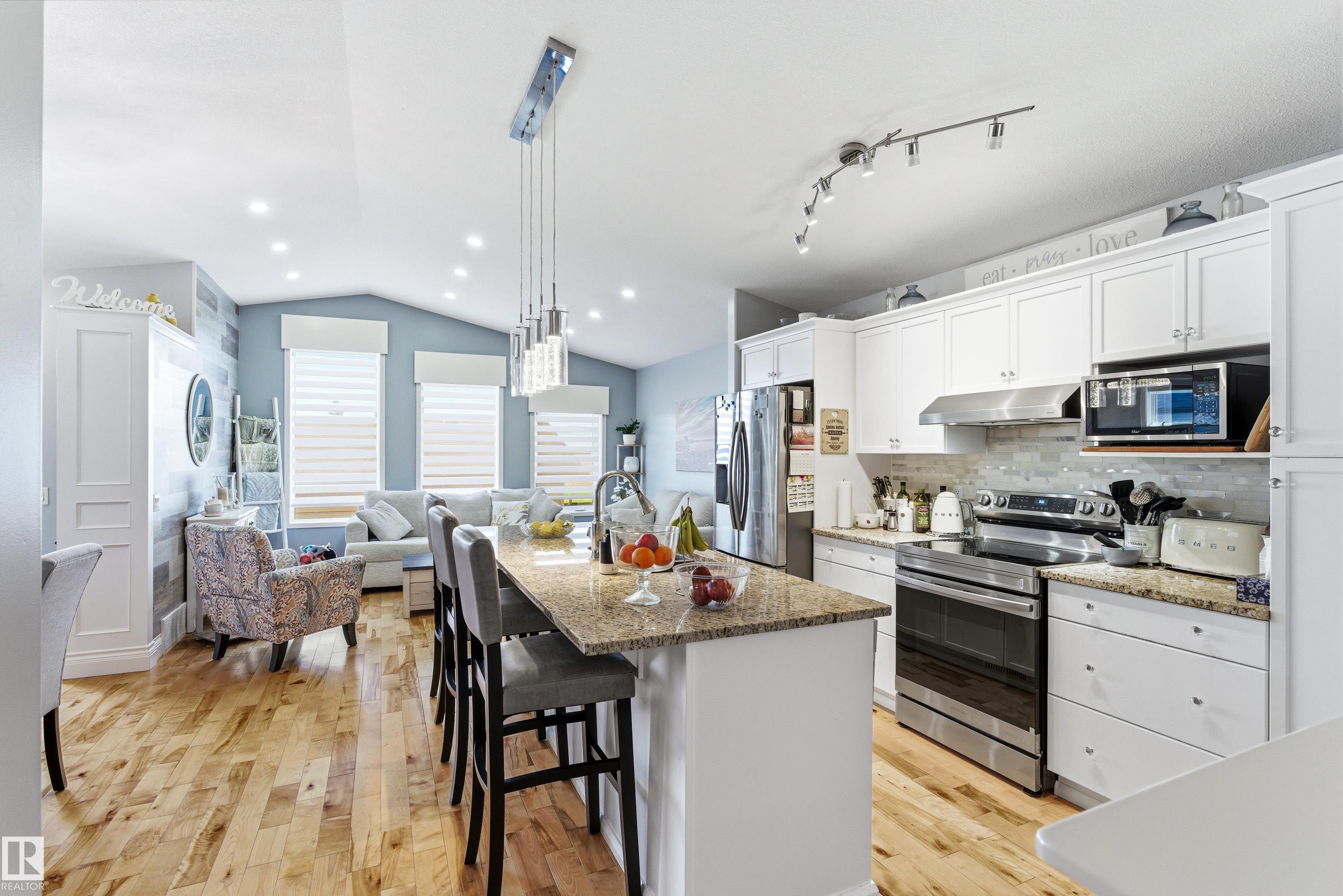 Photo 6 at 141 Bridgeport Boulevard, Bridgeport, Leduc