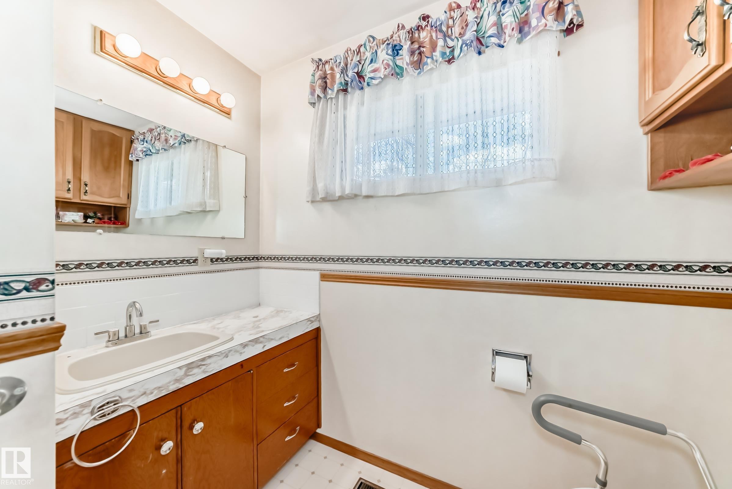Photo 21 at 16331 109 Avenue NW, Mayfield, Edmonton