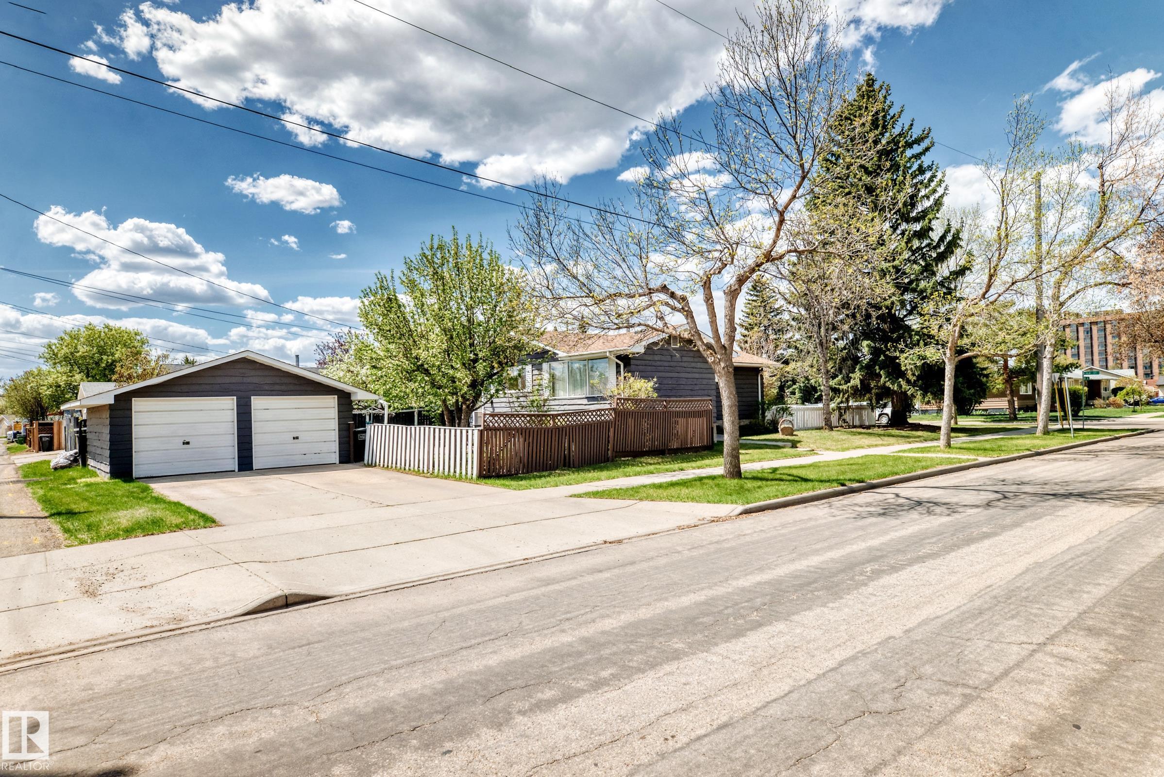 Photo 35 at 16331 109 Avenue NW, Mayfield, Edmonton