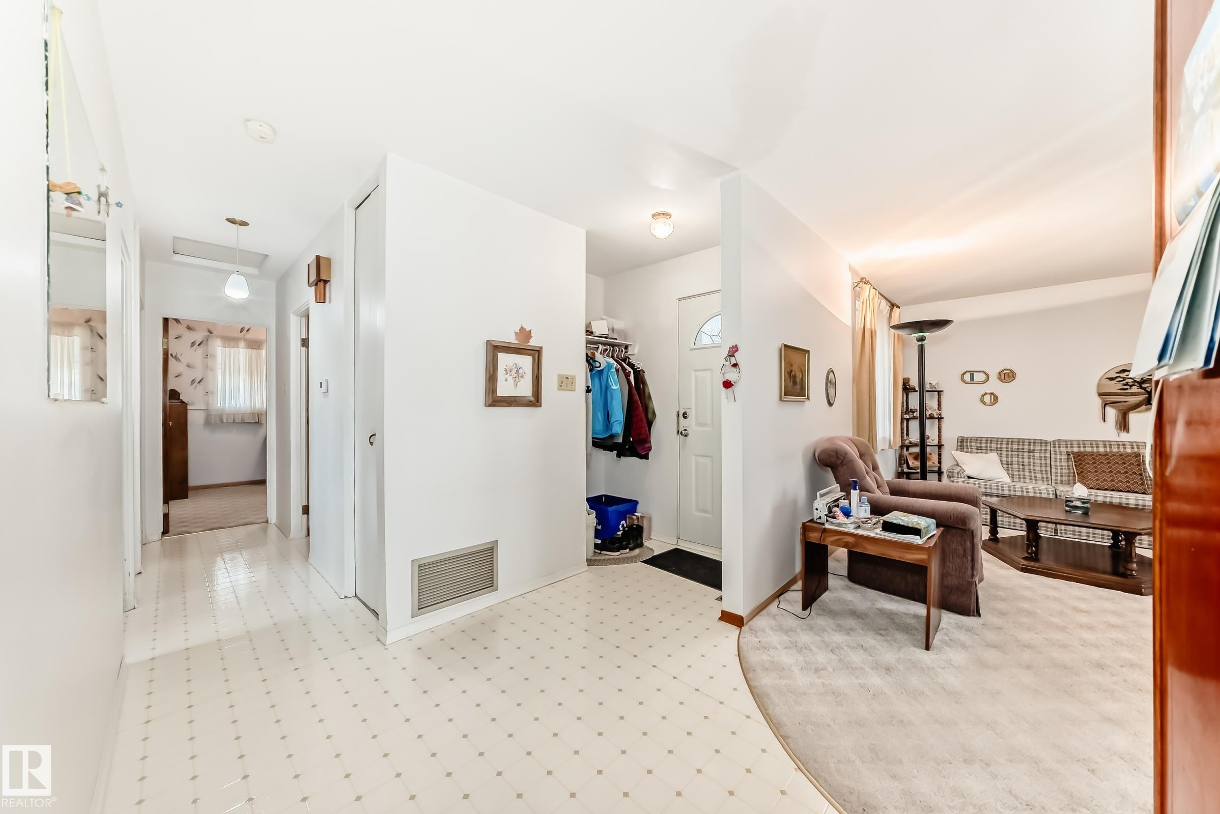 Photo 6 at 16331 109 Avenue NW, Mayfield, Edmonton