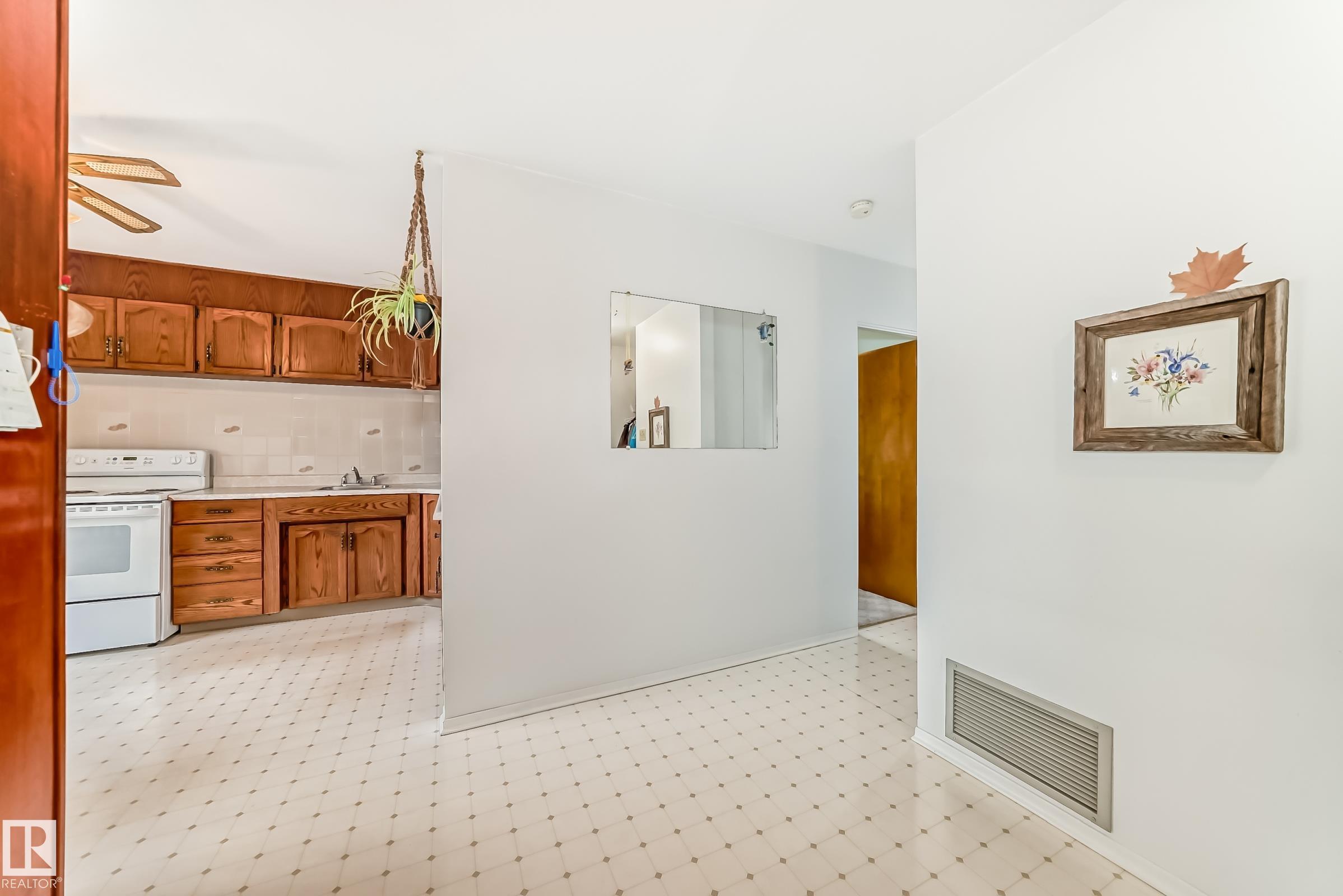 Photo 7 at 16331 109 Avenue NW, Mayfield, Edmonton