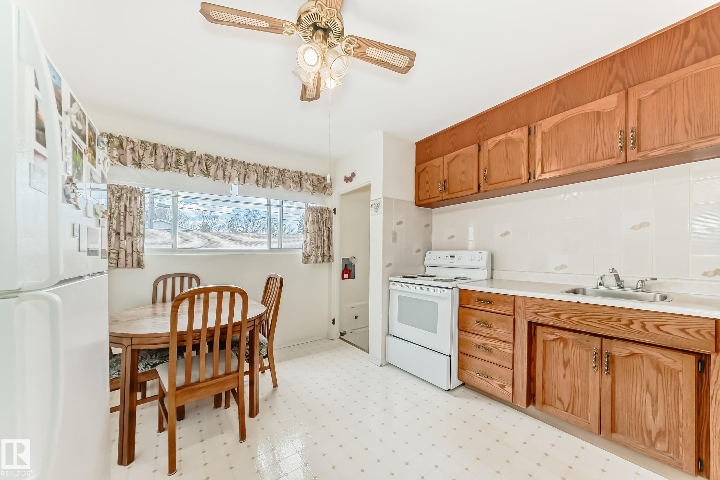 Photo 9 at 16331 109 Avenue NW, Mayfield, Edmonton