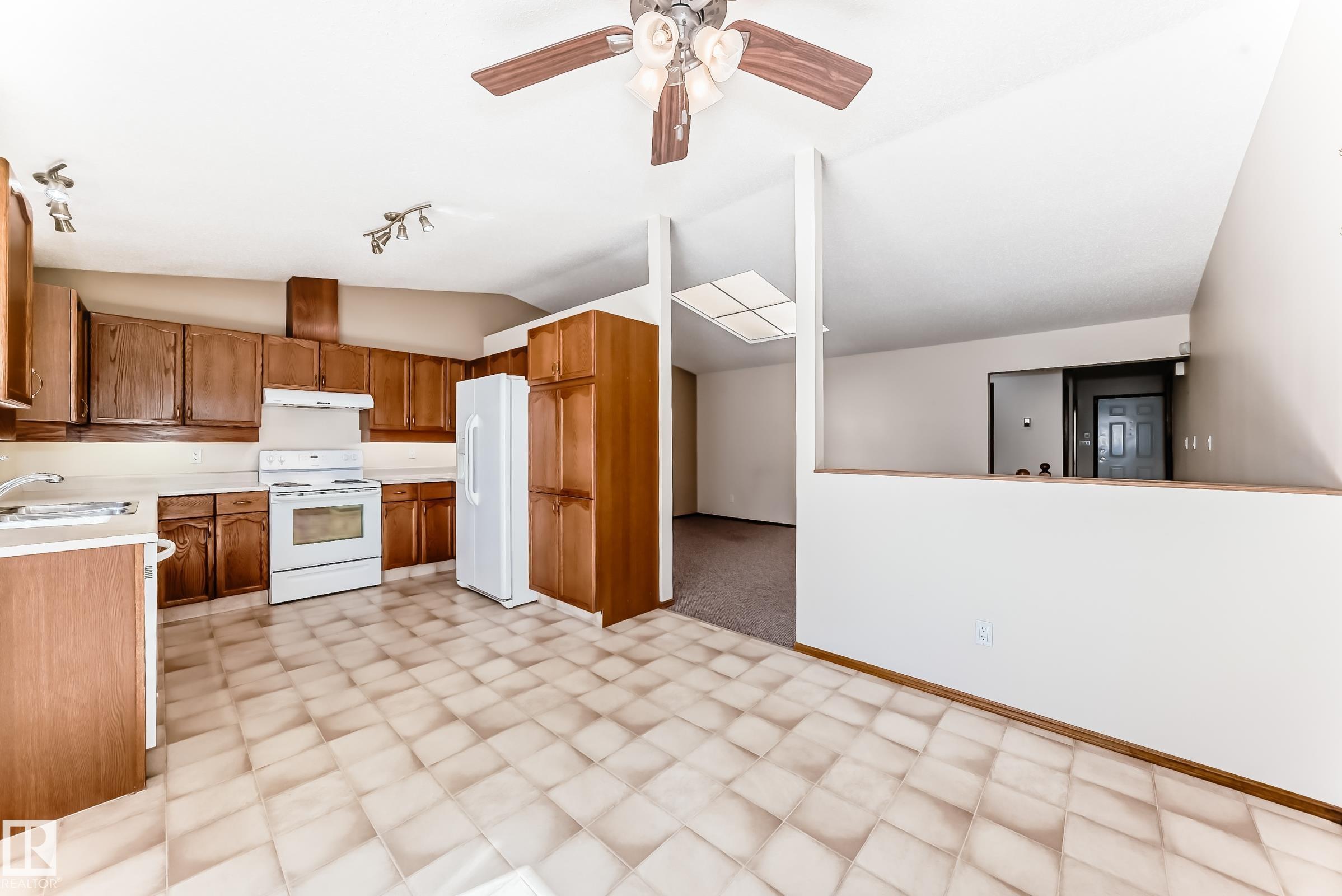https://zimg.paragon.ice.com/ParagonImages/Property/PM/RAE/225402309/10/0/0/52080417b30d9aac72919cb39b66953f/1/40b1fc5436553ca230b63c37befbdca1/225402309-55da95cb-d03f-465f-8b25-e81bf85a87ce.JPG