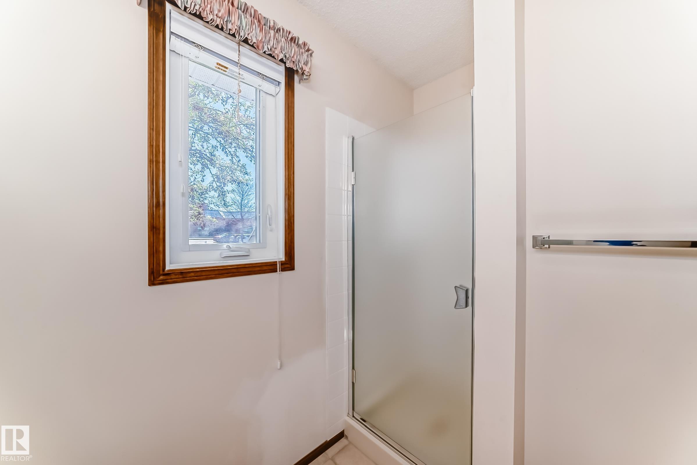 https://zimg.paragon.ice.com/ParagonImages/Property/PM/RAE/225402309/19/0/0/57304f1357d98be7392acbed76937b08/1/40b1fc5436553ca230b63c37befbdca1/225402309-c9781abb-9a59-4135-a095-33cb00c70962.JPG