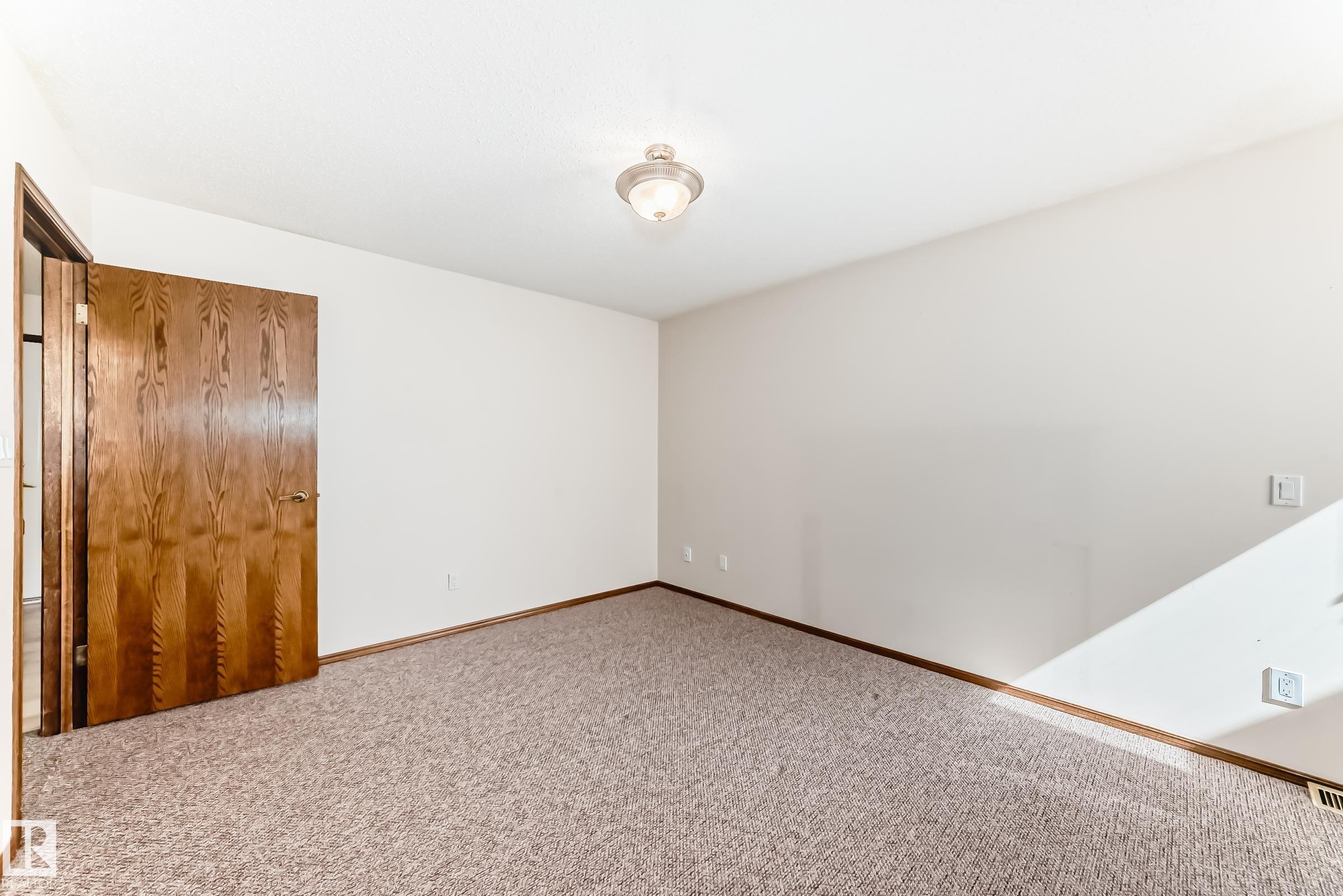 https://zimg.paragon.ice.com/ParagonImages/Property/PM/RAE/225402309/21/0/0/16f0c50fbd36fc114e8a54d6de054d4e/1/40b1fc5436553ca230b63c37befbdca1/225402309-c3e5dcf1-9a68-46a3-8cc2-8711e9fdf480.JPG