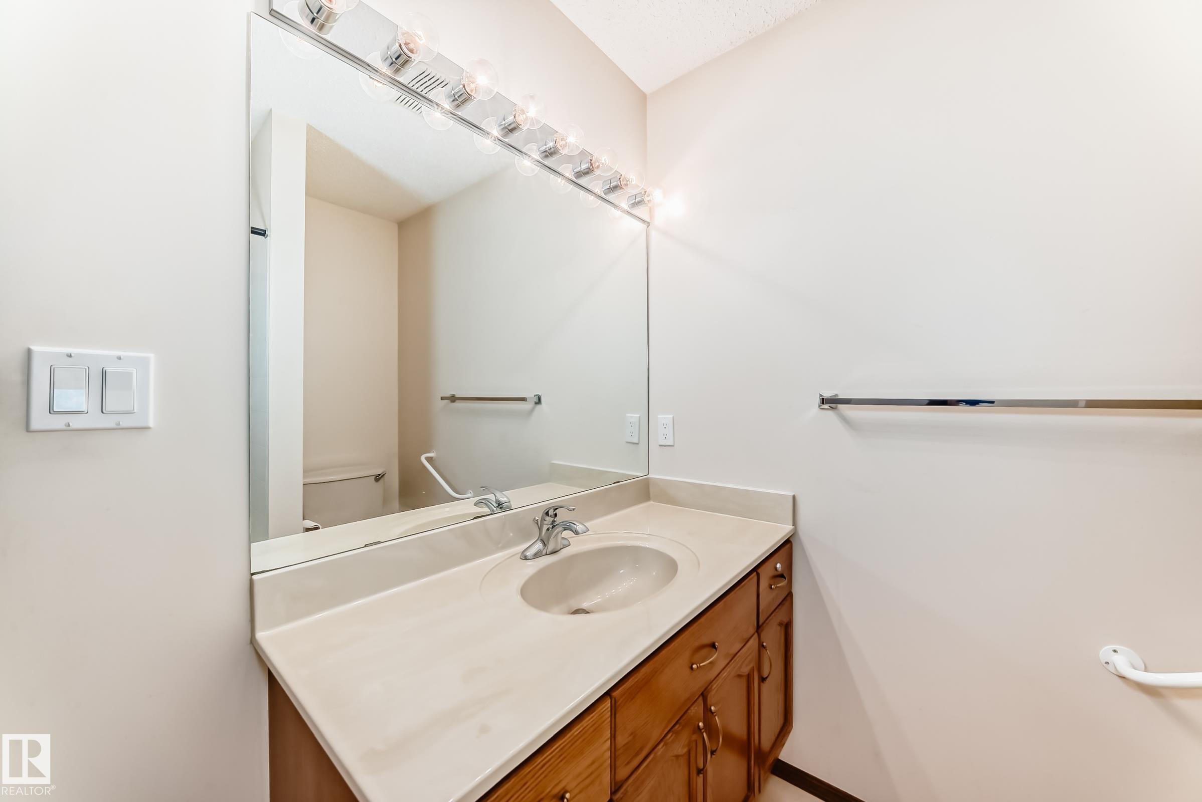 https://zimg.paragon.ice.com/ParagonImages/Property/PM/RAE/225402309/23/0/0/b8ed72e77a1a1cd07093e49d37c6946a/1/40b1fc5436553ca230b63c37befbdca1/225402309-43c60866-fdcc-481d-8282-9d9708d812ea.JPG