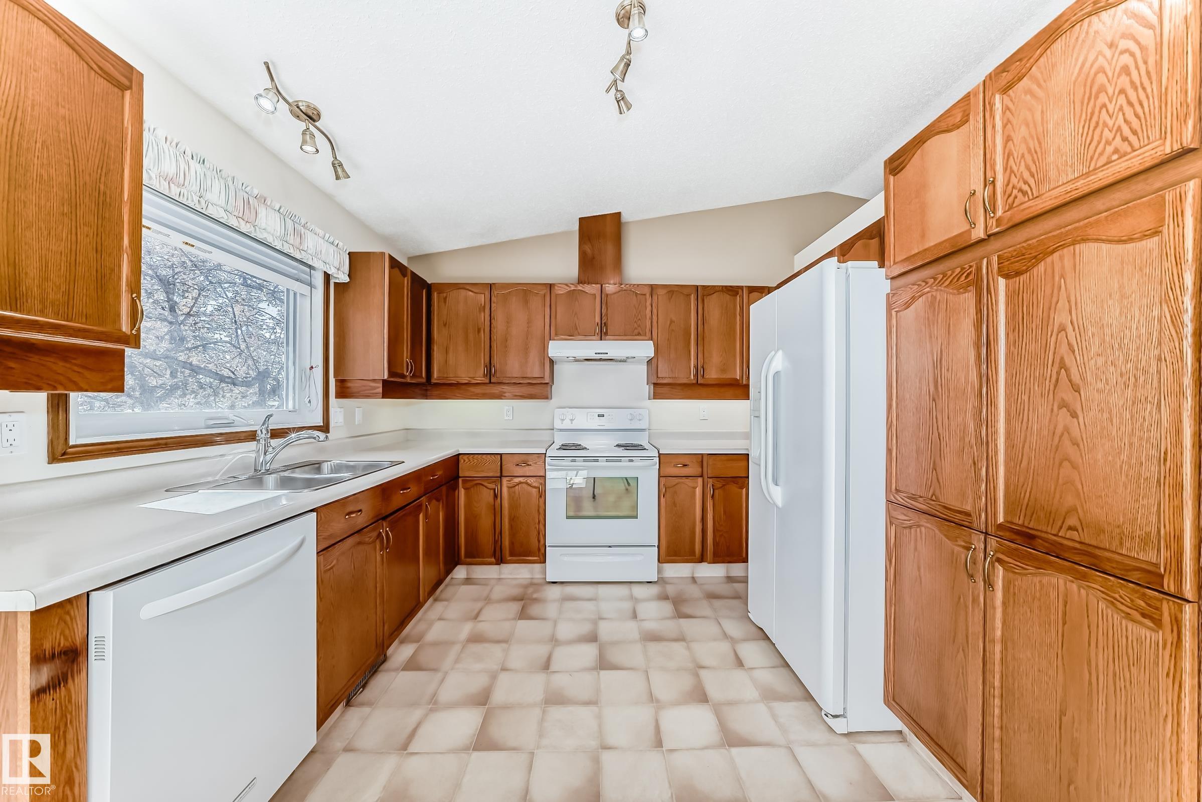 Picture for 4815 32 AV NW