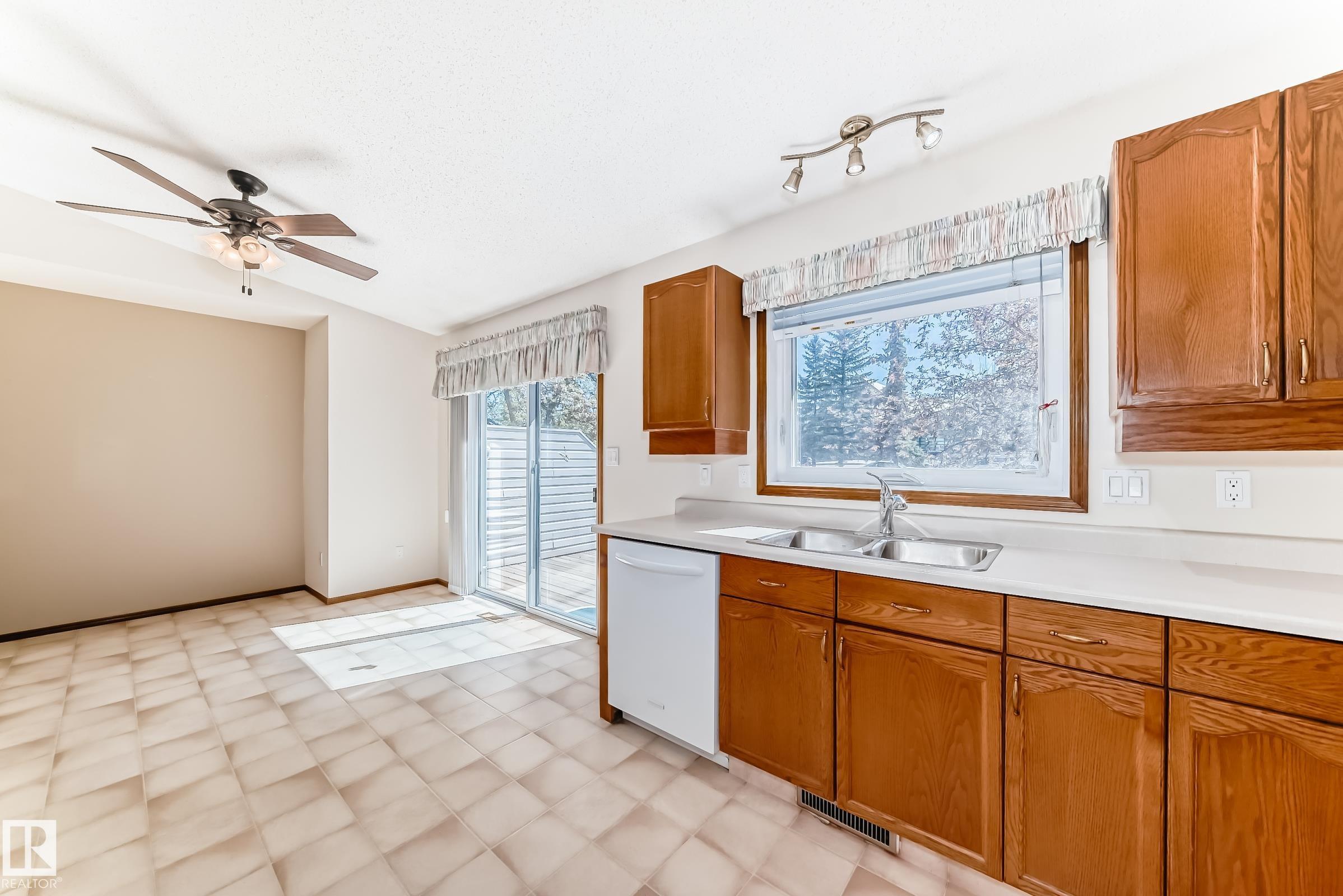 https://zimg.paragon.ice.com/ParagonImages/Property/PM/RAE/225402309/7/0/0/b39fd5e1d8c3faf4d1f7a1a7ec8f62bc/1/40b1fc5436553ca230b63c37befbdca1/225402309-727afa98-4255-4b9b-a070-e809d3f8ecf1.JPG