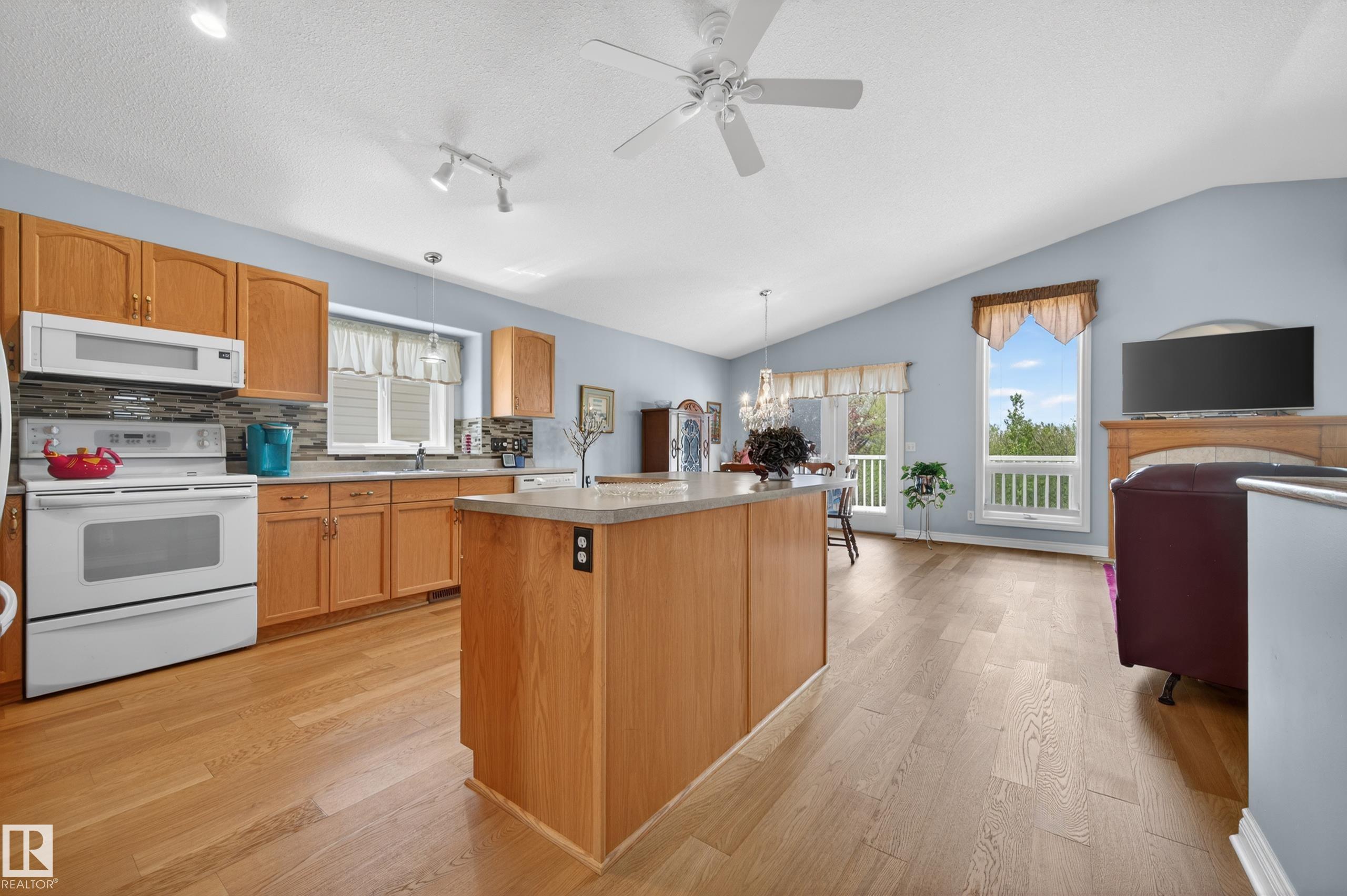 Photo 12 at 102 Bridgeview Drive, Bridgeview Fort Sask., Fort Saskatchewan