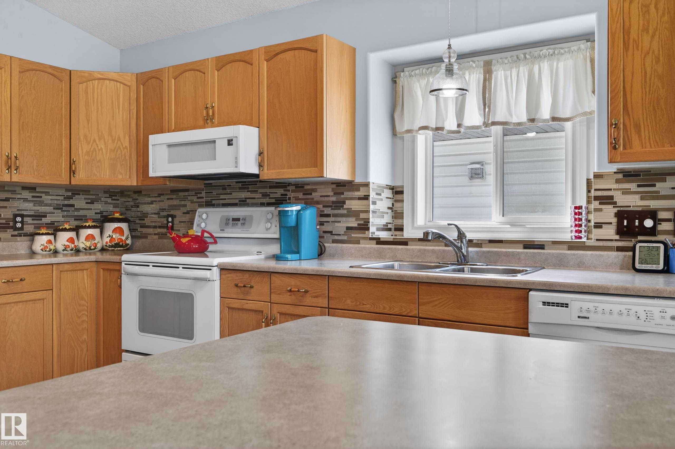 Photo 17 at 102 Bridgeview Drive, Bridgeview Fort Sask., Fort Saskatchewan