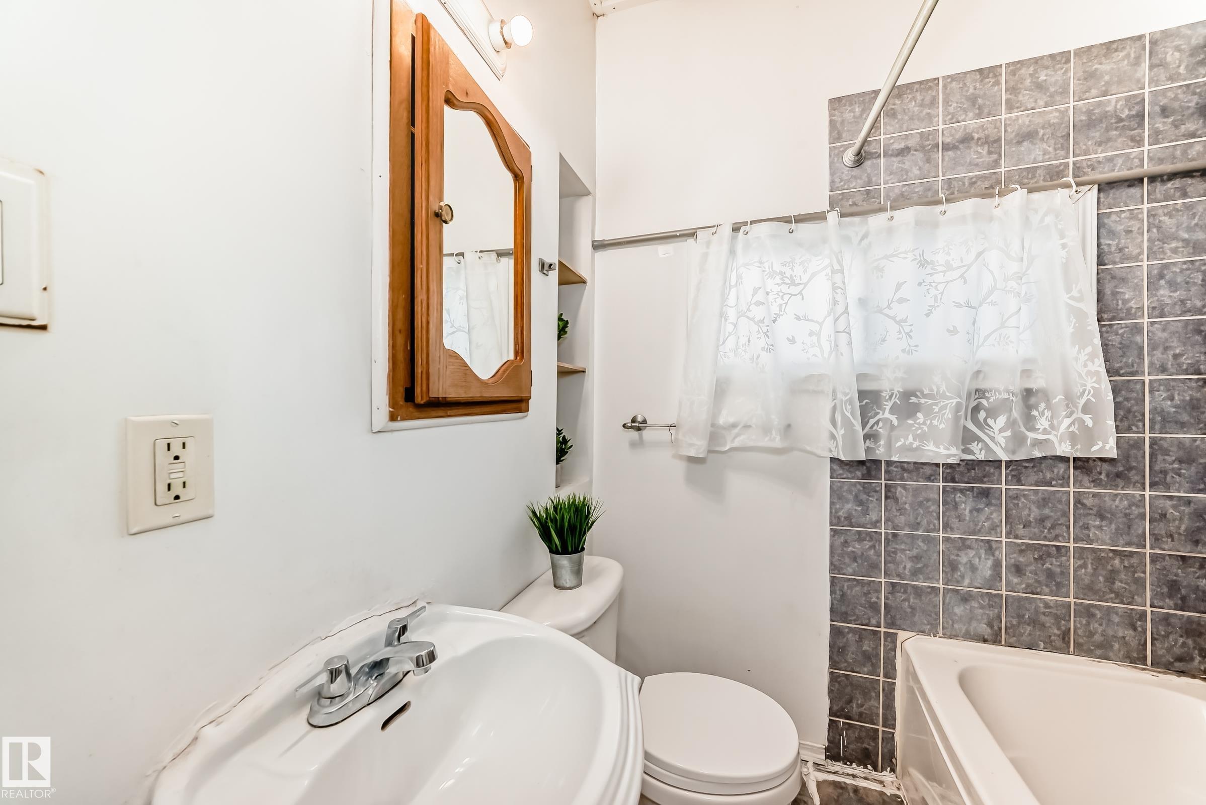Photo 16 at 10564 92 Street NW, Boyle Street, Edmonton