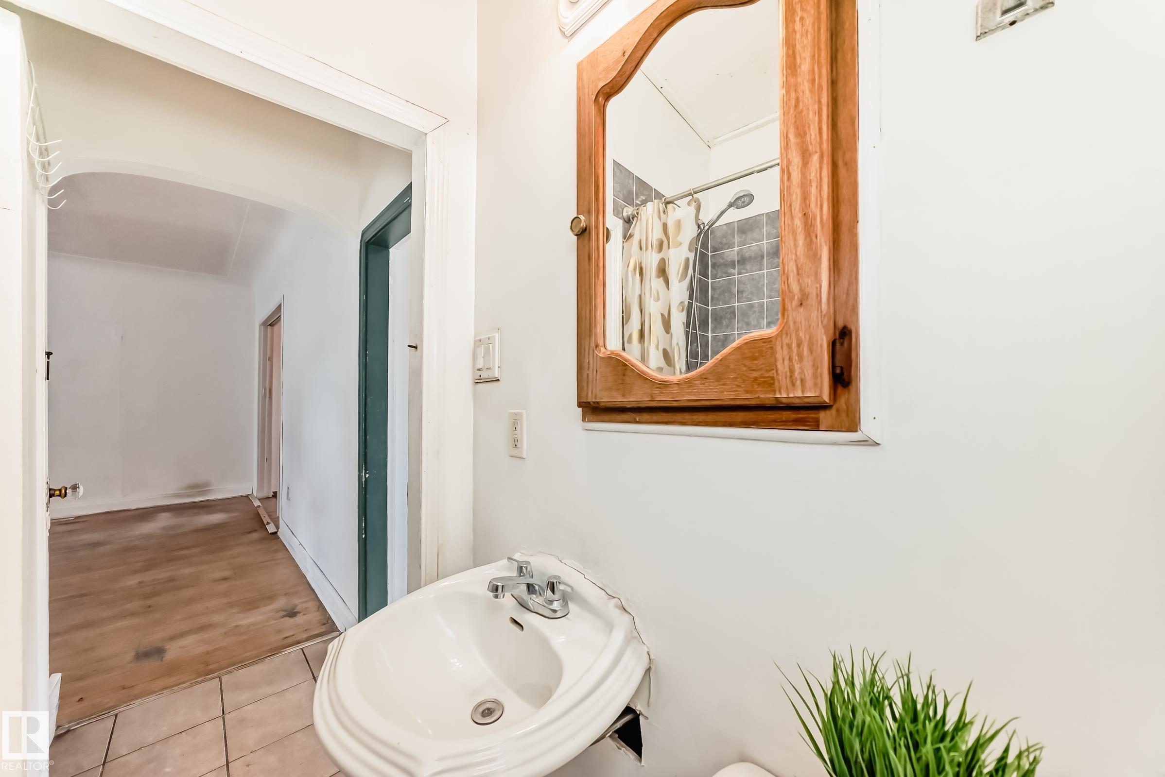 Photo 17 at 10564 92 Street NW, Boyle Street, Edmonton