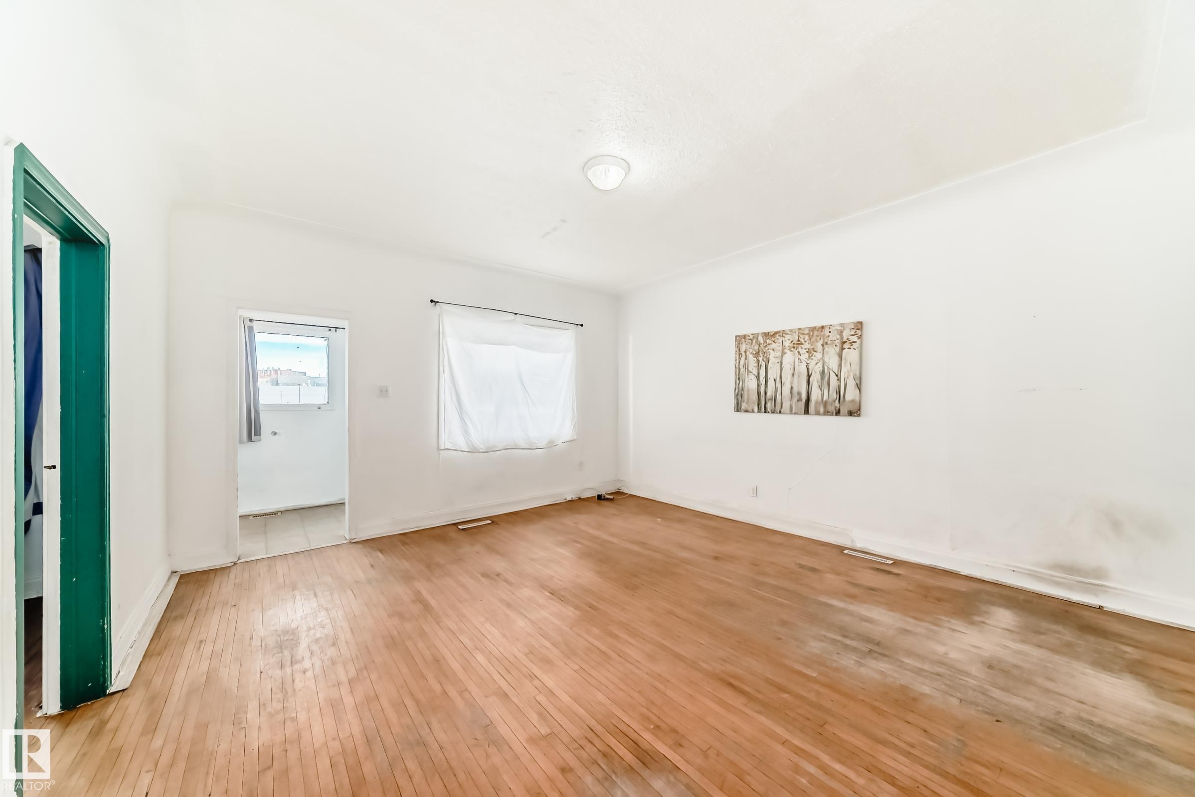 Photo 7 at 10564 92 Street NW, Boyle Street, Edmonton