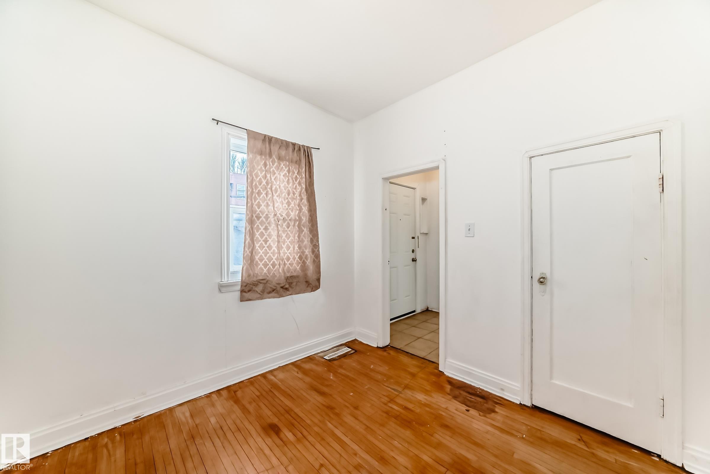 Photo 10 at 10564 92 Street NW, Boyle Street, Edmonton
