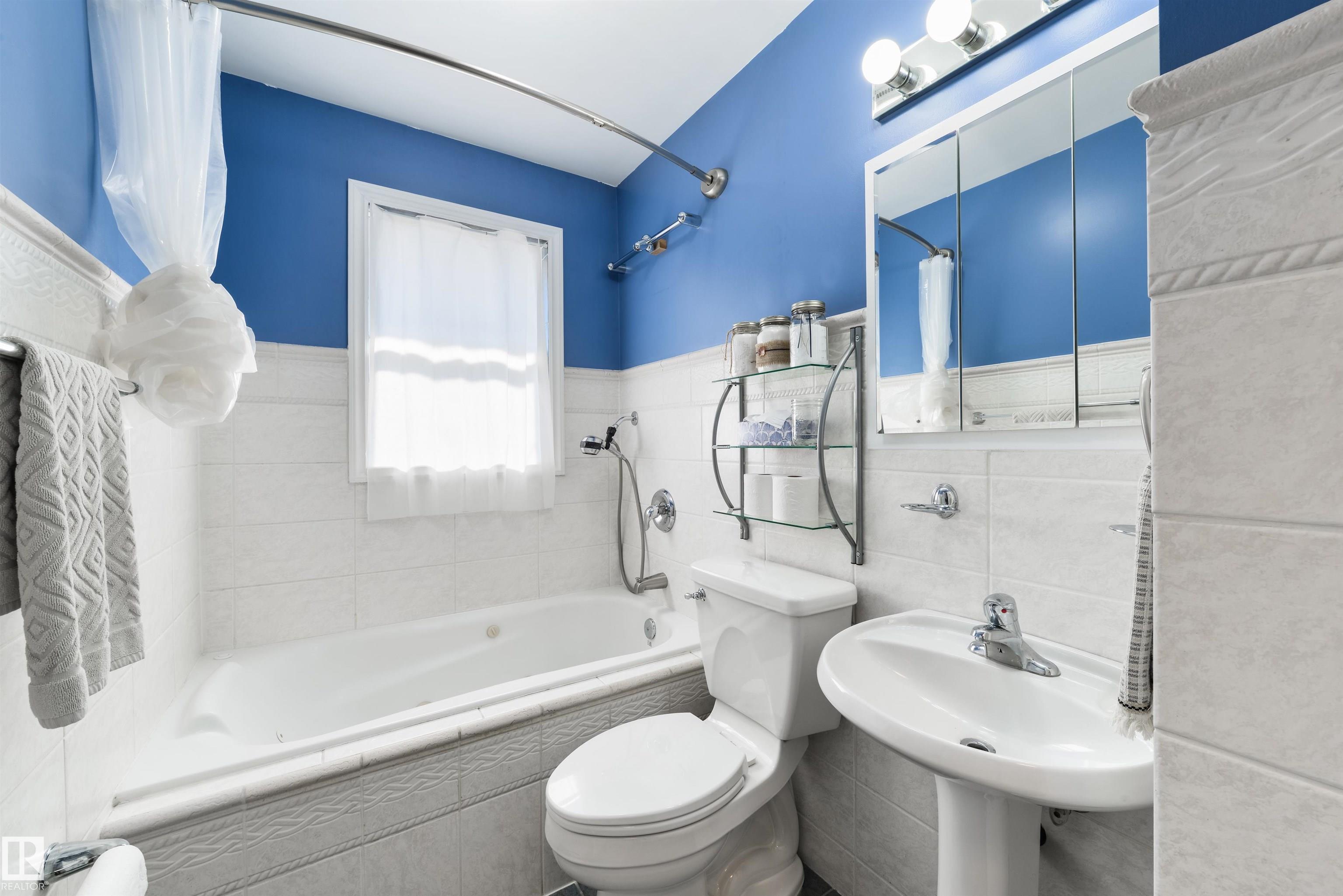 Photo 11 at 12925 87 Street NW, Killarney, Edmonton