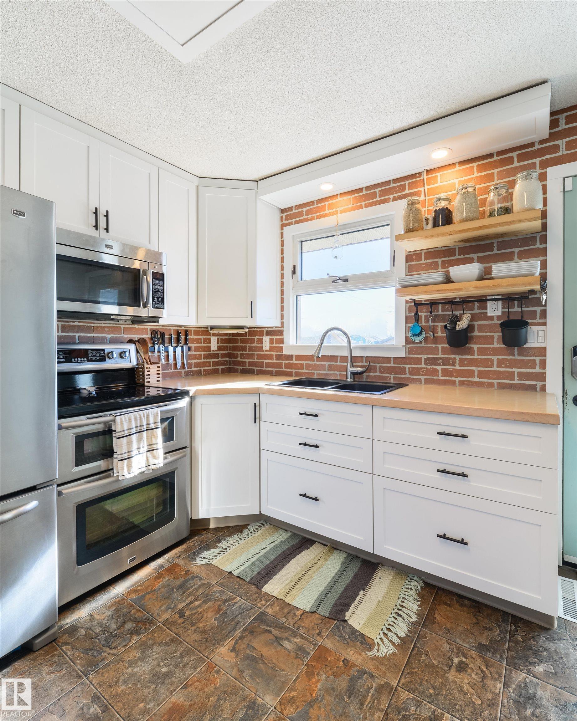 Photo 7 at 12925 87 Street NW, Killarney, Edmonton