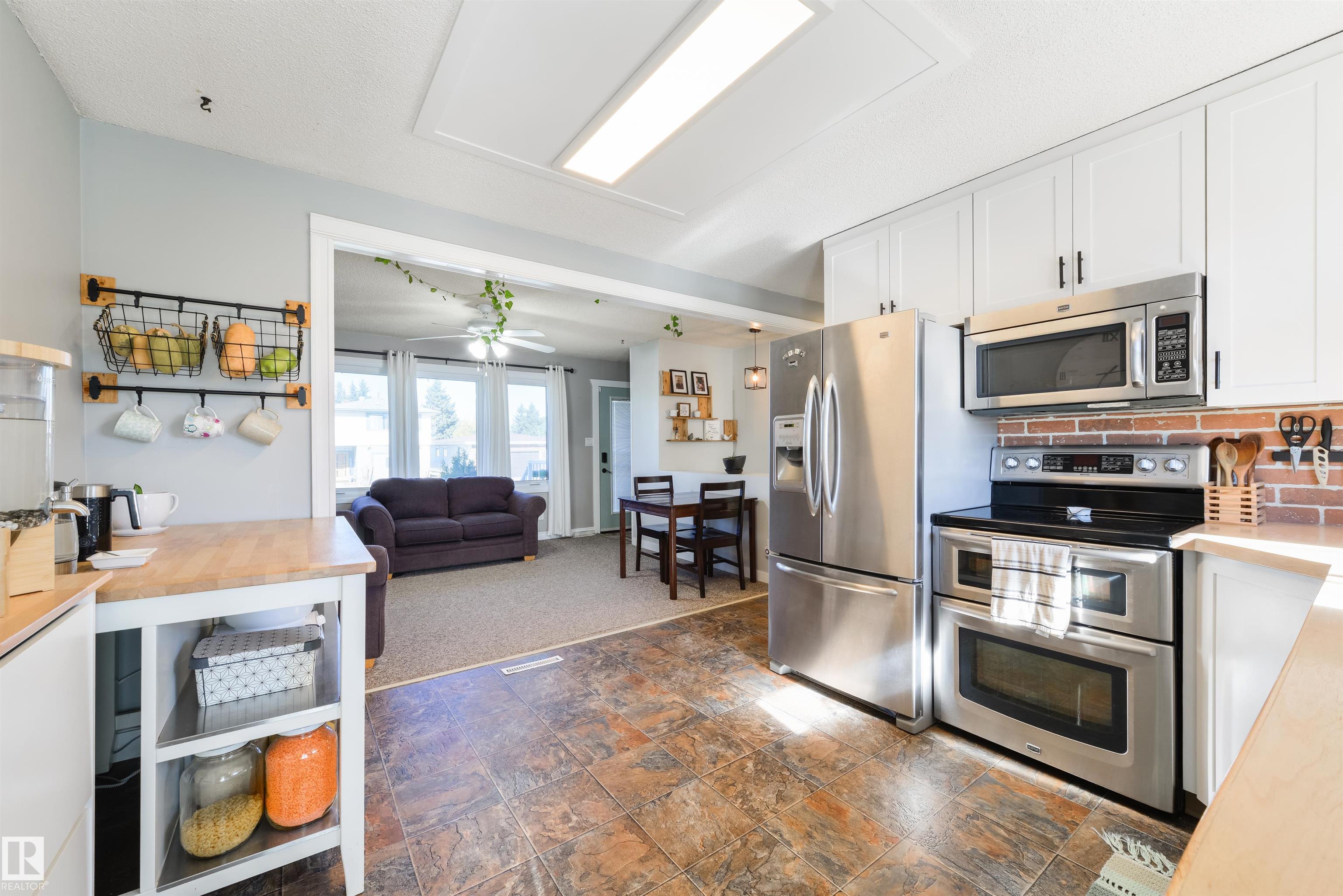 Photo 8 at 12925 87 Street NW, Killarney, Edmonton
