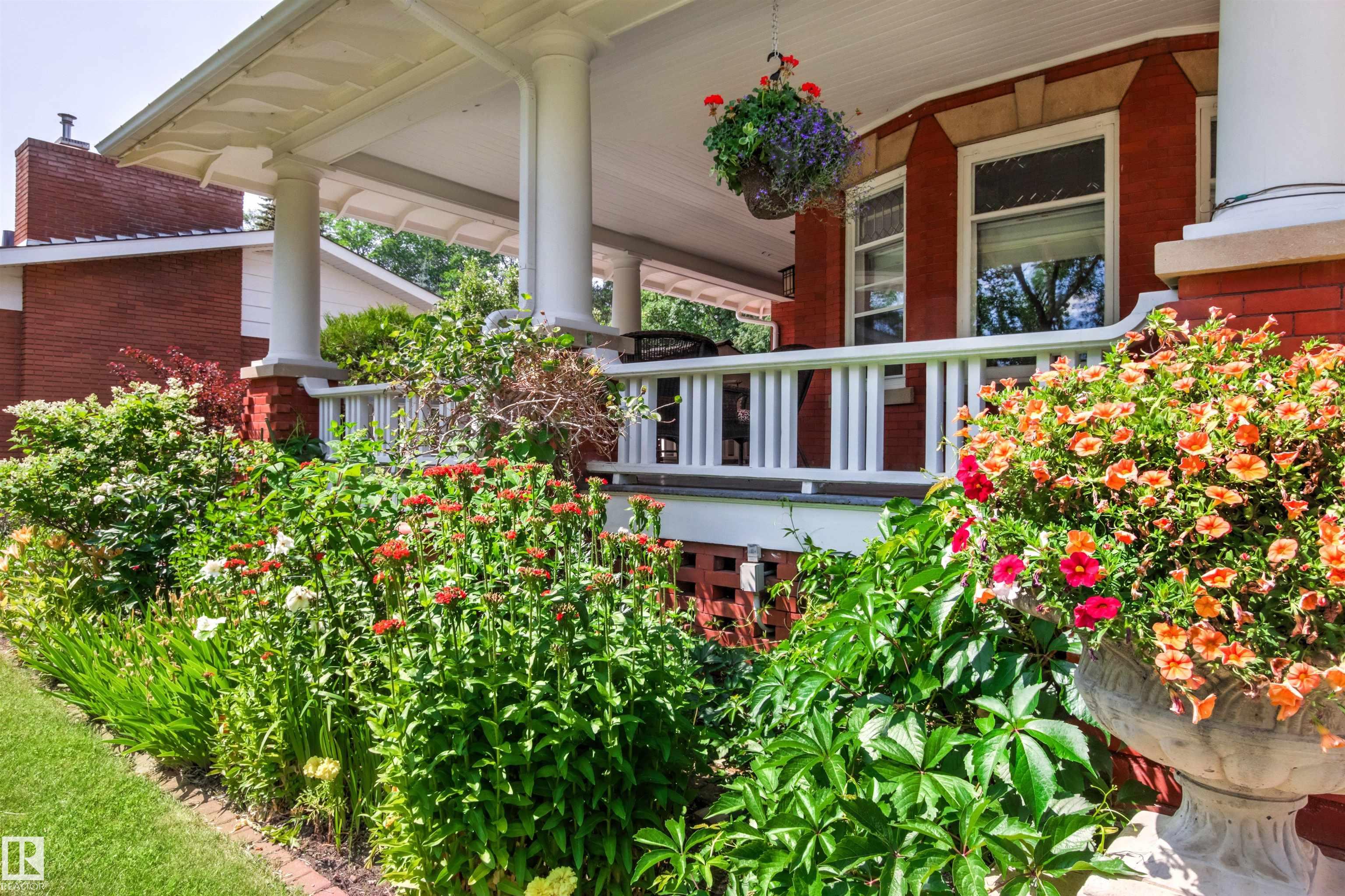6210 Ada Boulevard NW, Highlands, Edmonton