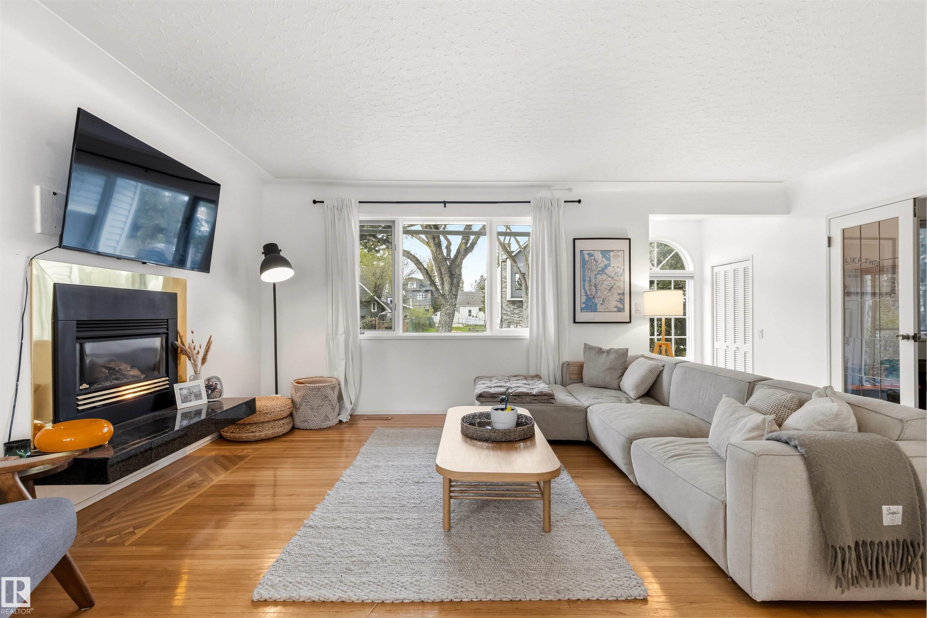 Photo 10 at 11415 73 Avenue NW, Belgravia, Edmonton