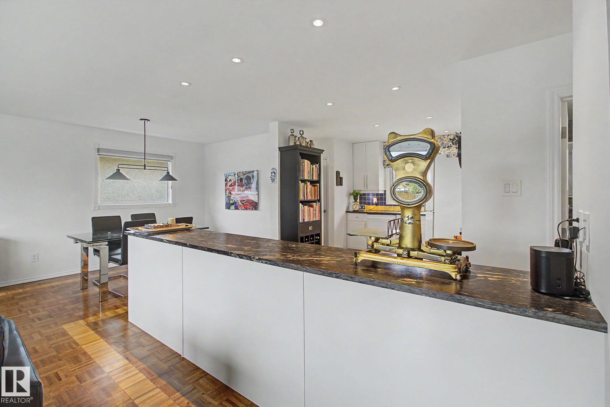 https://zimg.paragon.ice.com/ParagonImages/Property/PM/RAE/225402361/14/0/0/cdaa66a1e82cd6f7d30c2768c210883c/1/90b37f1af366462ca6e4ddd083aa8f36/225402361-fde1c407-729f-4cdb-8eec-74a5a16ff615.JPG