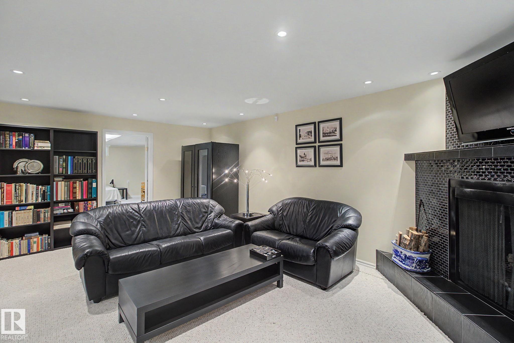 https://zimg.paragon.ice.com/ParagonImages/Property/PM/RAE/225402361/29/0/0/79068ff3f3f35c1b34590be10f9c71f1/1/90b37f1af366462ca6e4ddd083aa8f36/225402361-c939e29a-467f-486d-925a-d08fdcfd9e5e.JPG