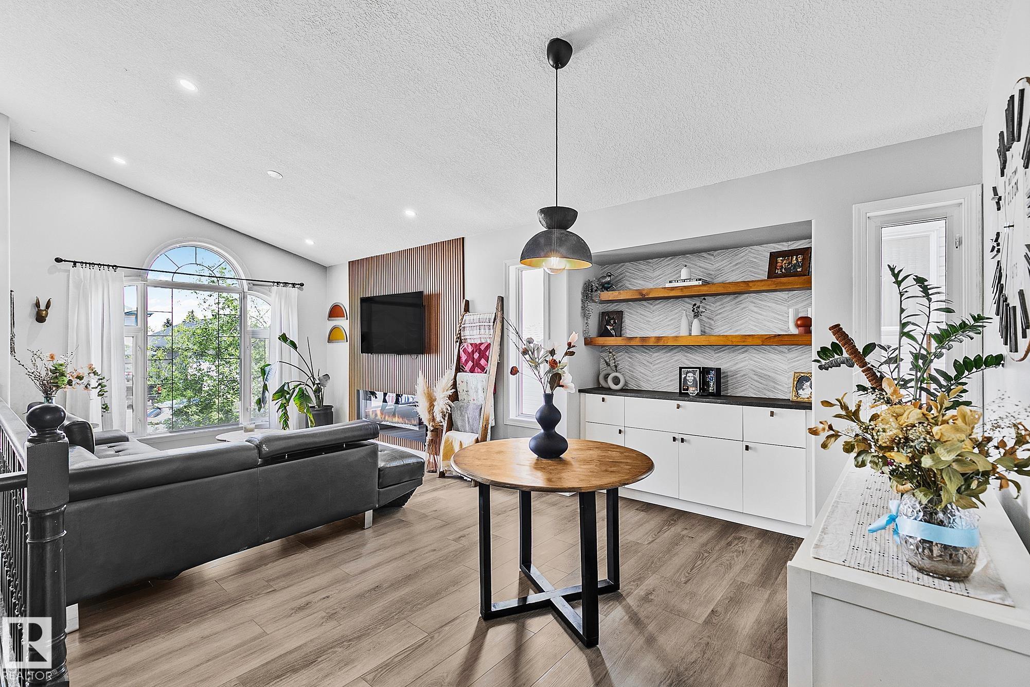 https://zimg.paragon.ice.com/ParagonImages/Property/PM/RAE/225402369/16/0/0/9bfaf3d710cf5021f6e2572ae10d3fb8/1/1c9eb4c7027f8e154e86e3f5b7abcfb7/225402369-338dacbb-df7c-4483-b052-b64dad480d37.JPG