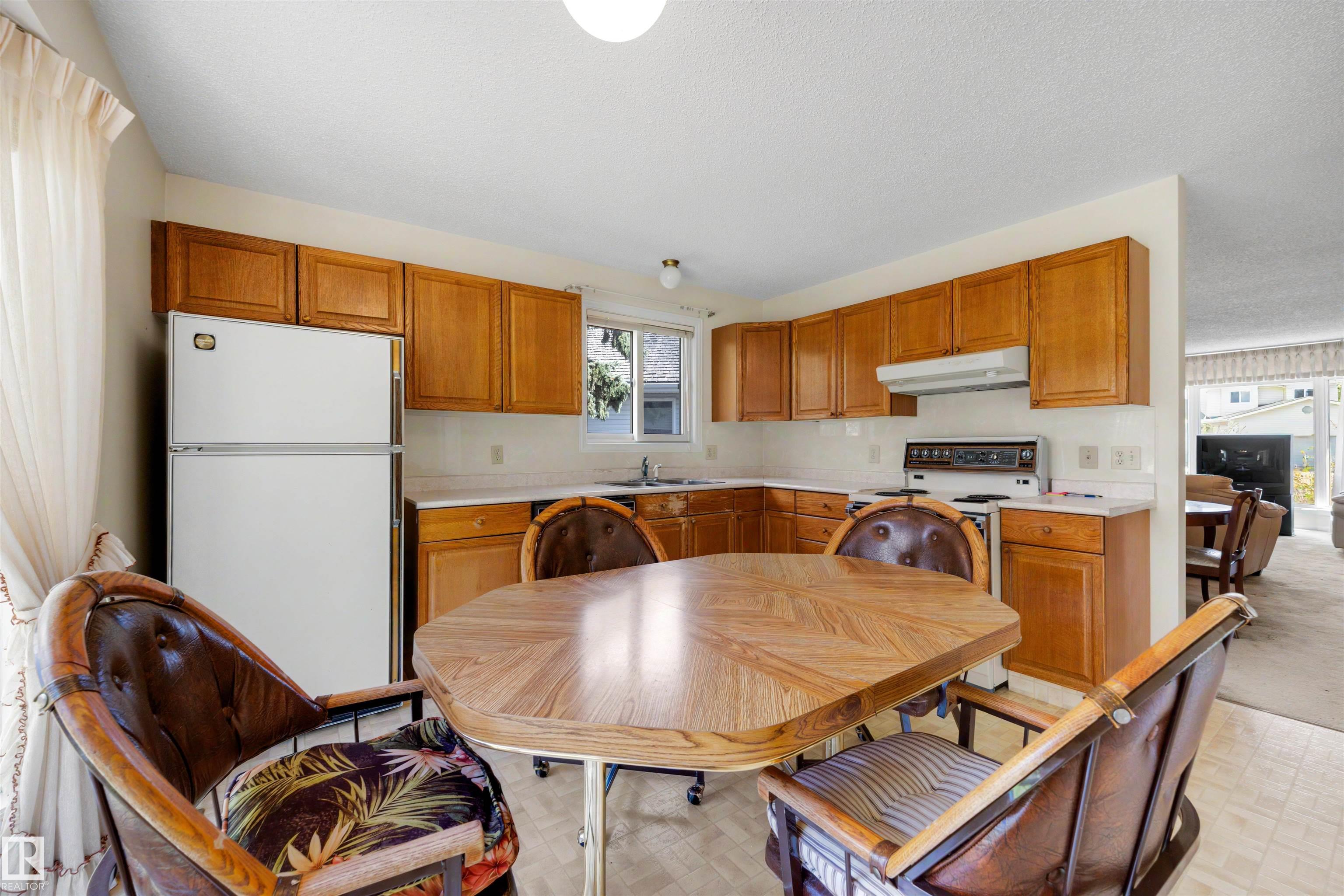 https://zimg.paragon.ice.com/ParagonImages/Property/PM/RAE/225402371/10/0/0/74ba2bafcebc9e07bcce318a15db964f/1/f793a46378141ef2417c3125a8c7f0eb/225402371-2ecd5de9-e289-4eea-8764-5b8691bfdd35.JPG