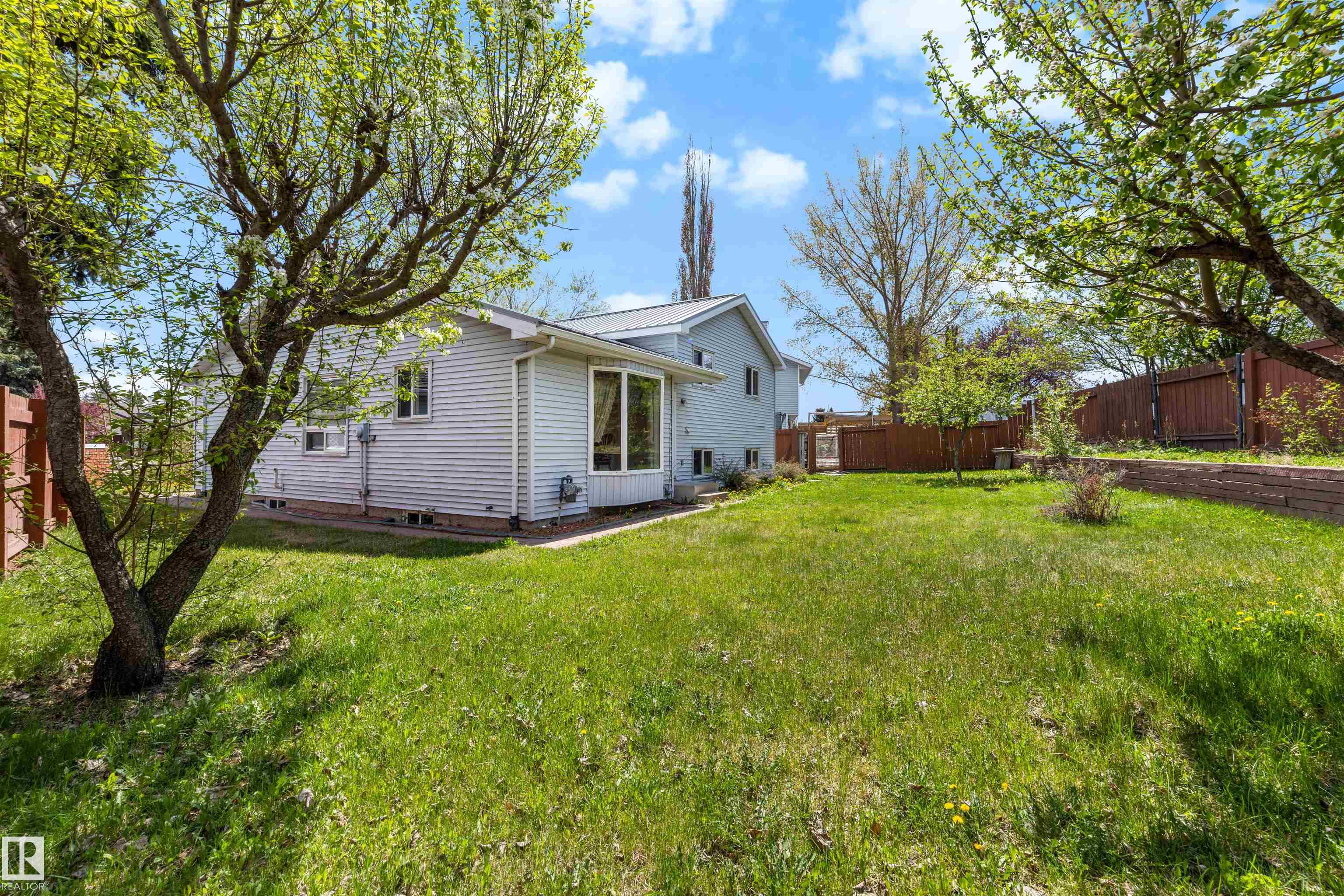 https://zimg.paragon.ice.com/ParagonImages/Property/PM/RAE/225402371/24/0/0/41f47e517ce742a78da5a1f691344e36/1/f793a46378141ef2417c3125a8c7f0eb/225402371-c062d674-c1c0-4c9e-a80f-452150b2baf9.JPG
