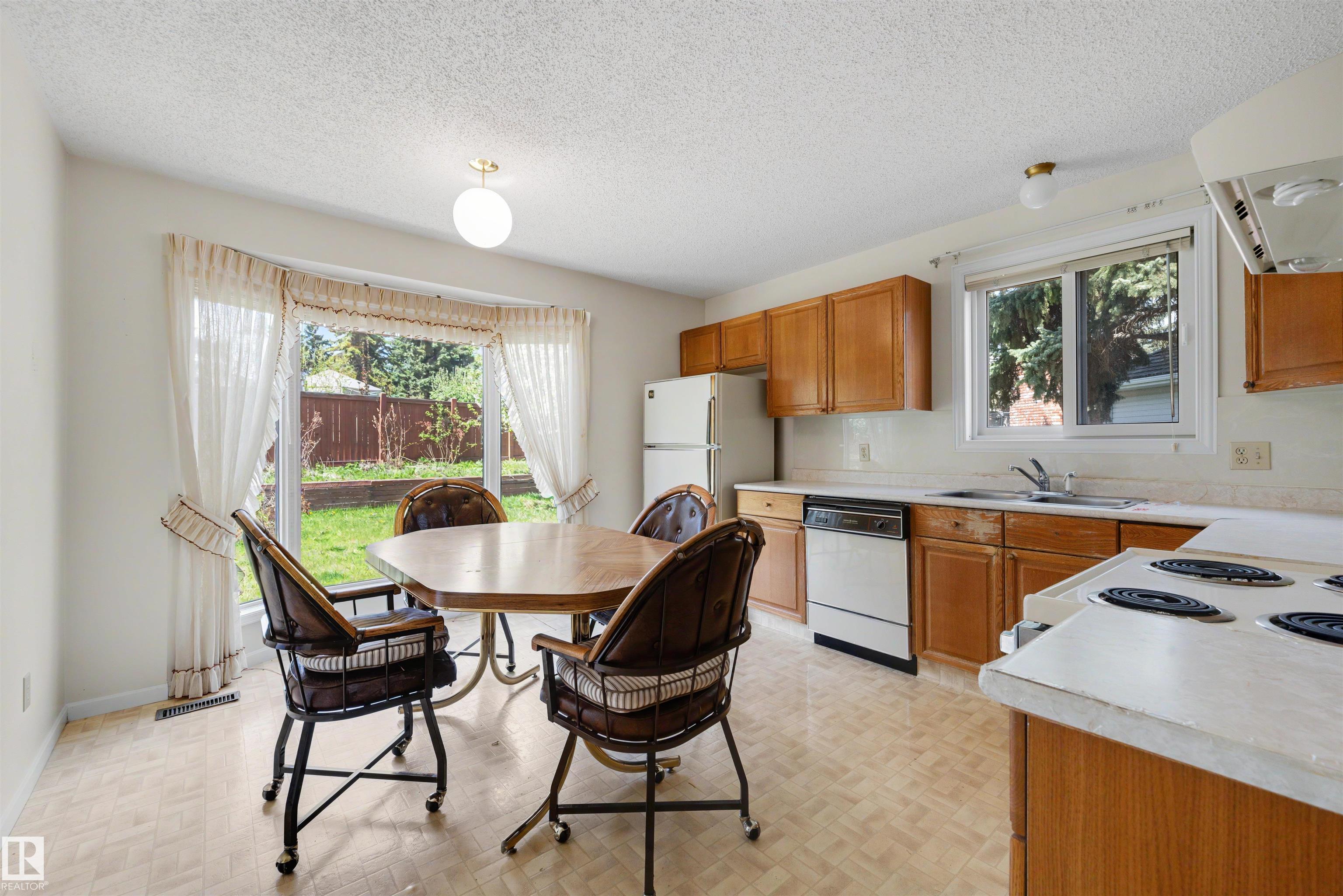 https://zimg.paragon.ice.com/ParagonImages/Property/PM/RAE/225402371/8/0/0/d01753c9d25d0bb9b6507d5b3da987a5/1/f793a46378141ef2417c3125a8c7f0eb/225402371-ec847b45-0479-454c-ab36-a47ca2b2e763.JPG