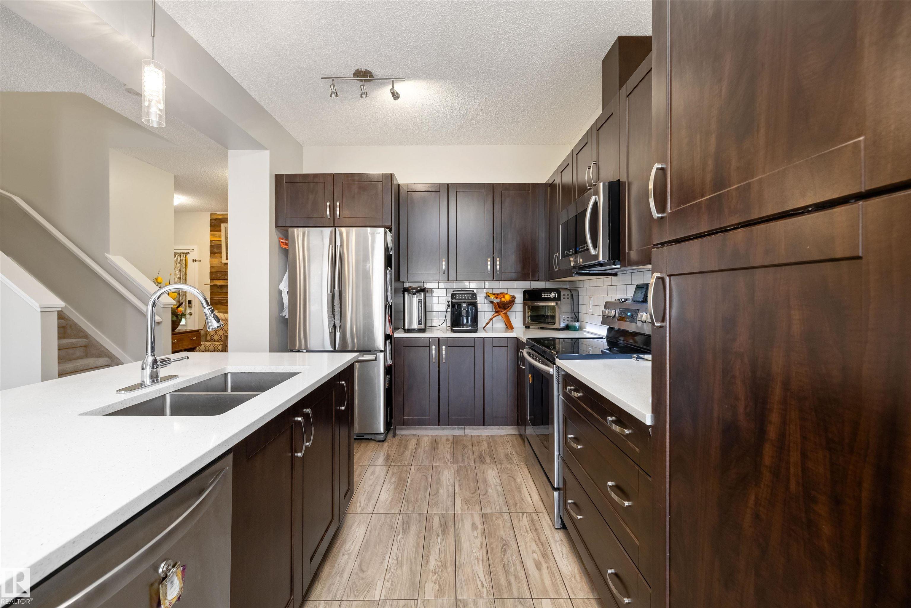 https://zimg.paragon.ice.com/ParagonImages/Property/PM/RAE/225402379/15/0/0/d2f4b584bd68a6041b249b4c75d6d4cb/1/7d9a1e2213d2709e243a138fd504ee0c/225402379-0983dcc9-0d22-425b-8a56-bdbb2be889f5.JPG