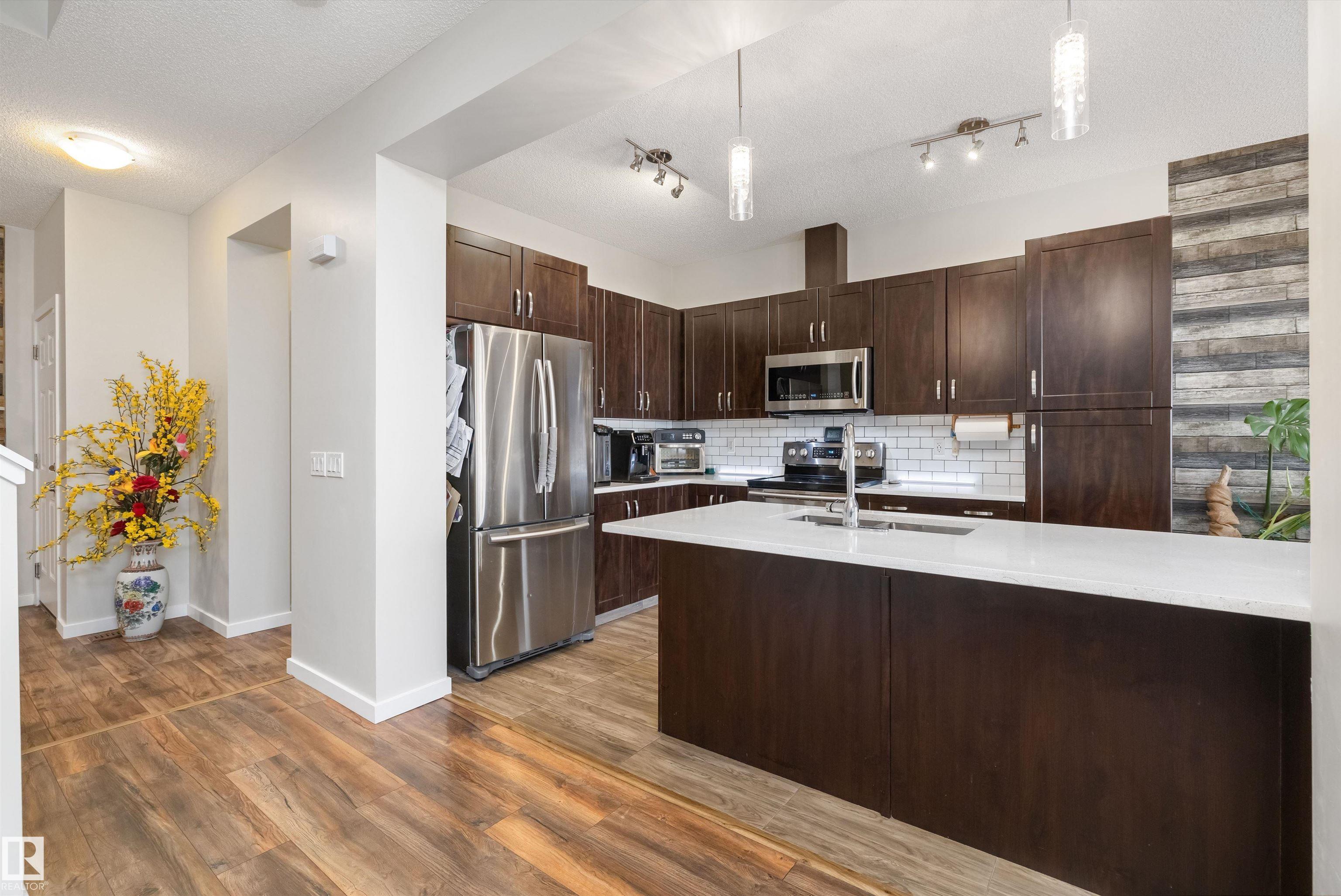 https://zimg.paragon.ice.com/ParagonImages/Property/PM/RAE/225402379/19/0/0/9cee67e22281f793b8ed9ab8a0e5a9a2/1/7d9a1e2213d2709e243a138fd504ee0c/225402379-f935e6e3-9415-4ff8-a886-e6c0356e68f3.JPG