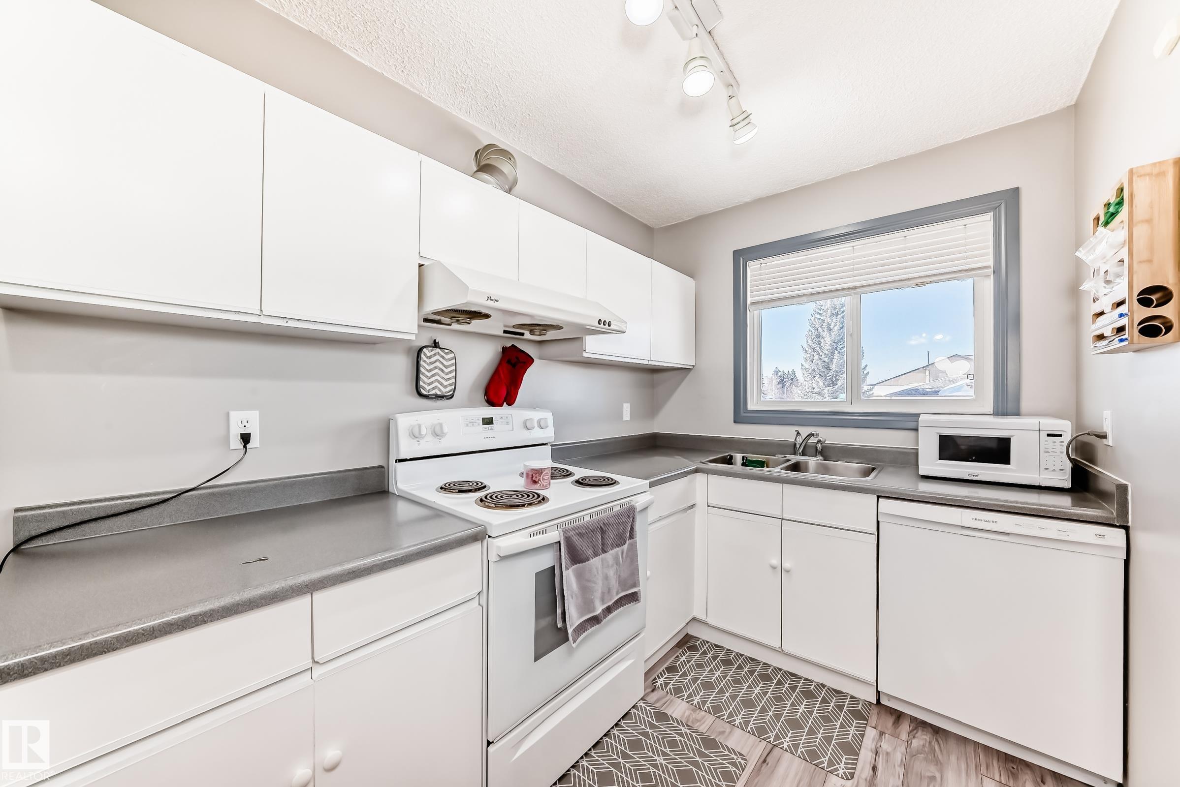 Photo 9 at 214A Warwick Road NW, Dunluce, Edmonton