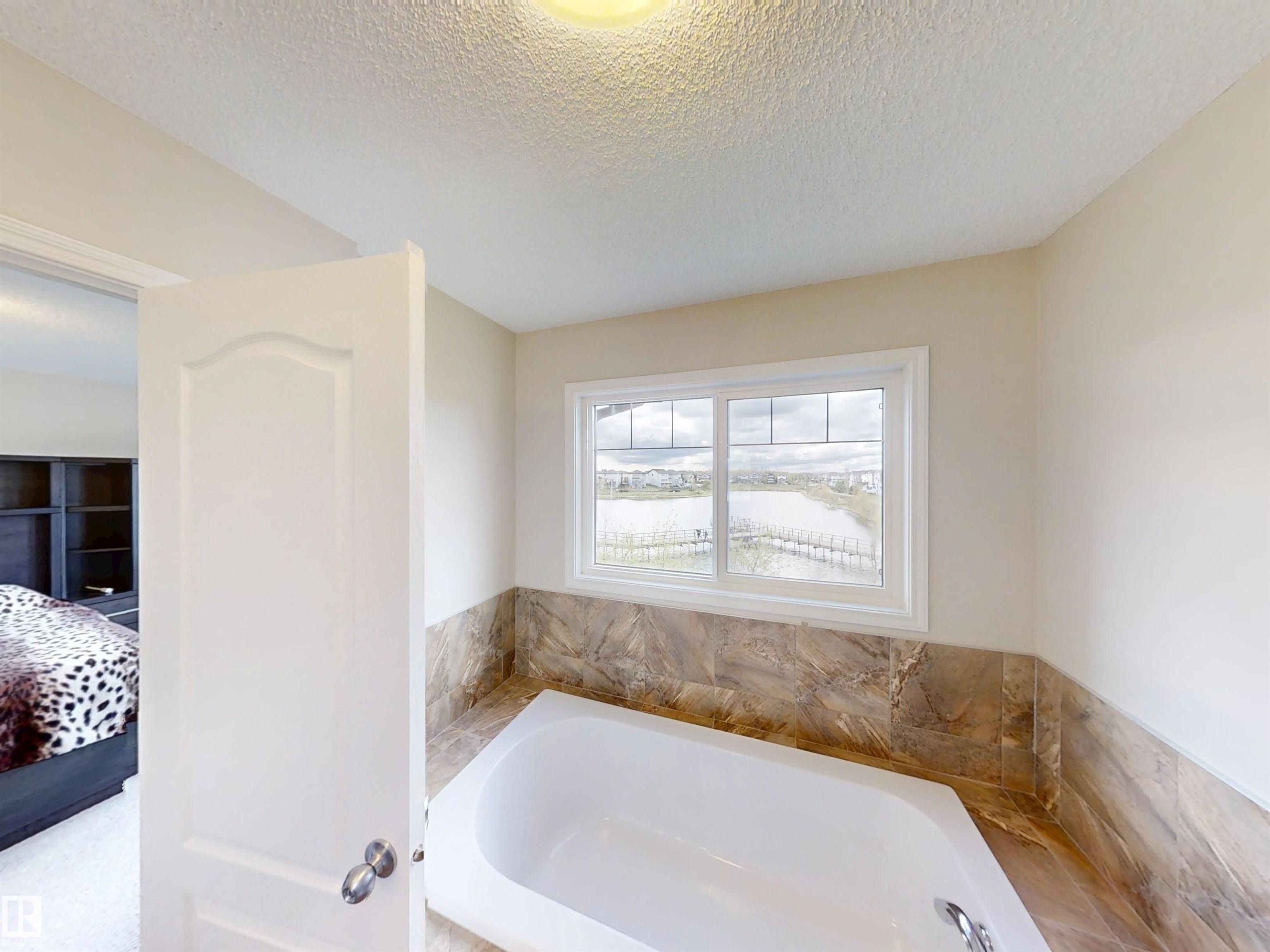 https://zimg.paragon.ice.com/ParagonImages/Property/PM/RAE/225402394/24/0/0/d41eeba59106724580100cfb5d1759af/1/4b4e15561d254358bbbcd89959bf187d/225402394-c5ac6047-80f5-4bdd-bff8-7e2d5c768f5c.JPG