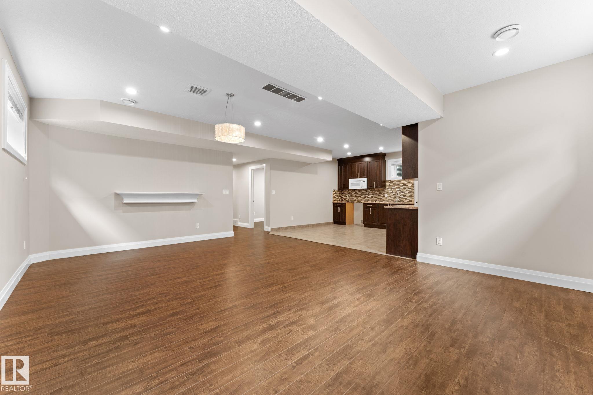 https://zimg.paragon.ice.com/ParagonImages/Property/PM/RAE/225402403/53/0/0/d313917b3fcc1e304585b013eb97e030/1/412b14fd31b268f60be6d339b2552d7e/225402403-5a9b0d5b-94ea-4145-9eb3-7dfb51c40184.JPG