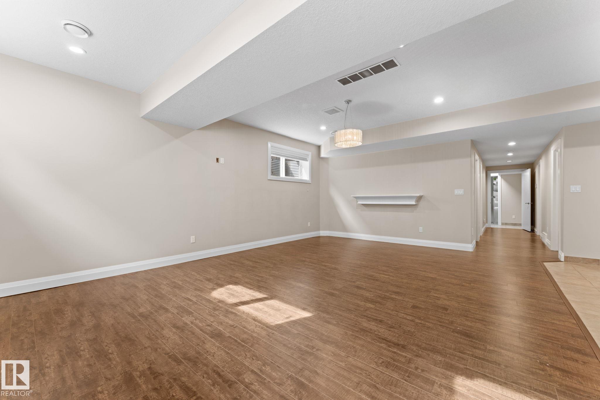 https://zimg.paragon.ice.com/ParagonImages/Property/PM/RAE/225402403/54/0/0/5e9218646857156aceb3b722ba39f33f/1/412b14fd31b268f60be6d339b2552d7e/225402403-ebb34bb9-ff05-419c-a81a-5dcbec780538.JPG