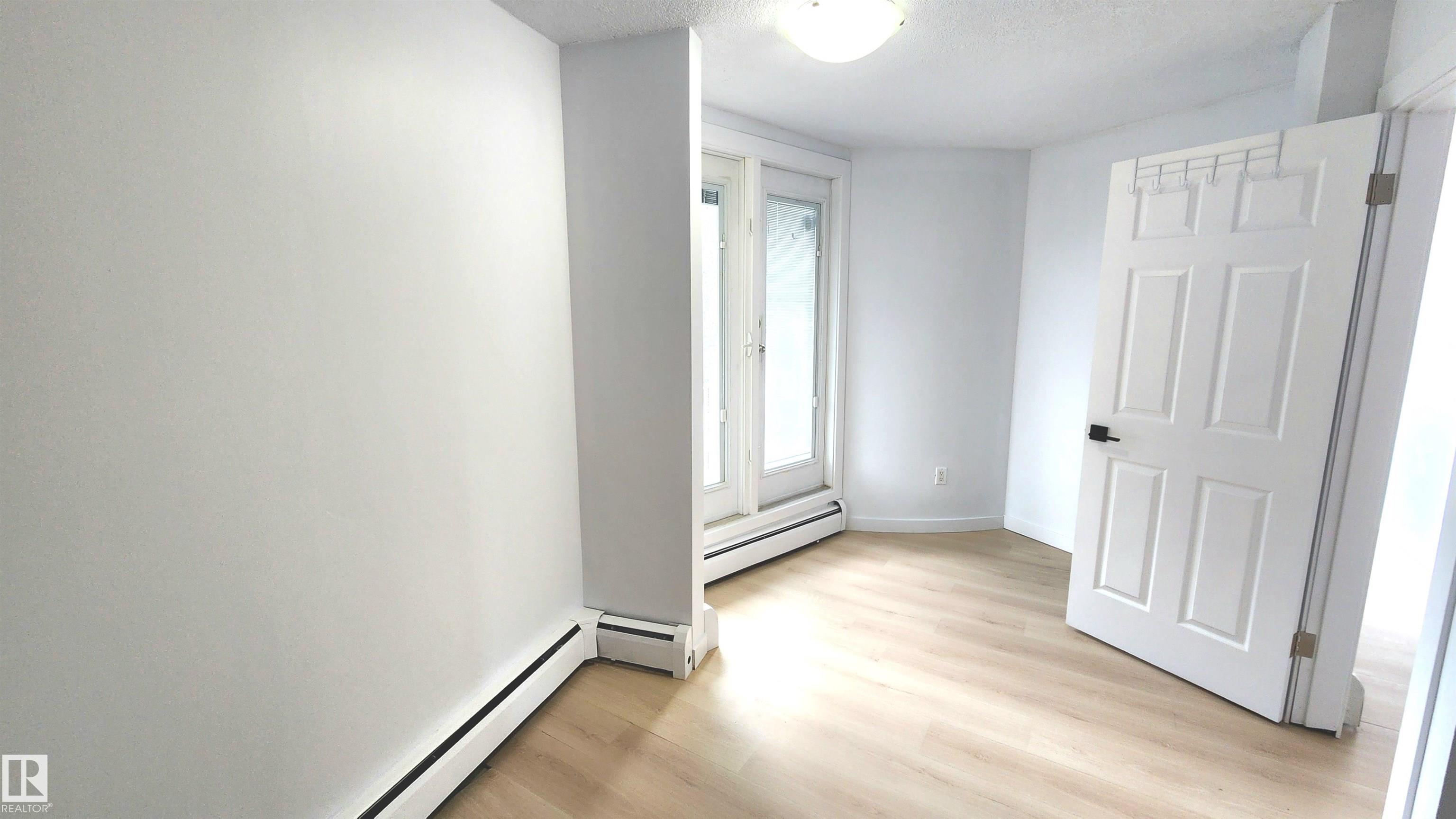 Photo 32 at 9535 147 Avenue NW, Evansdale, Edmonton