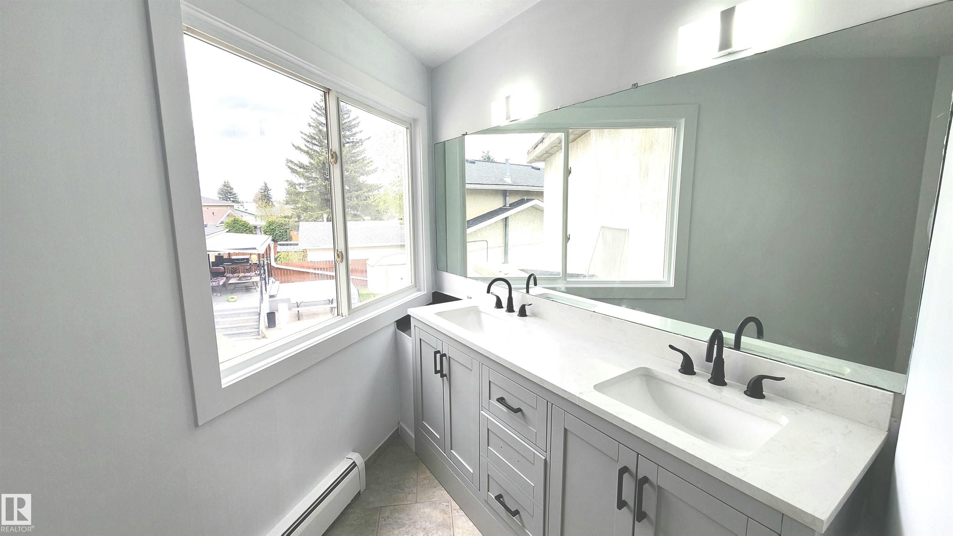 Photo 34 at 9535 147 Avenue NW, Evansdale, Edmonton
