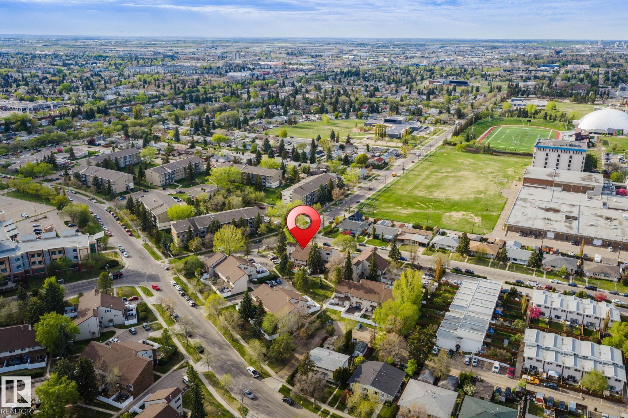 https://zimg.paragon.ice.com/ParagonImages/Property/PM/RAE/225402429/32/0/0/f12d4047d735b1f4825c3f268d8d503a/1/7b0a4eddf748bdc4e51306269052058b/225402429-8de436c4-e930-4741-906a-3a61d6242f3f.JPG