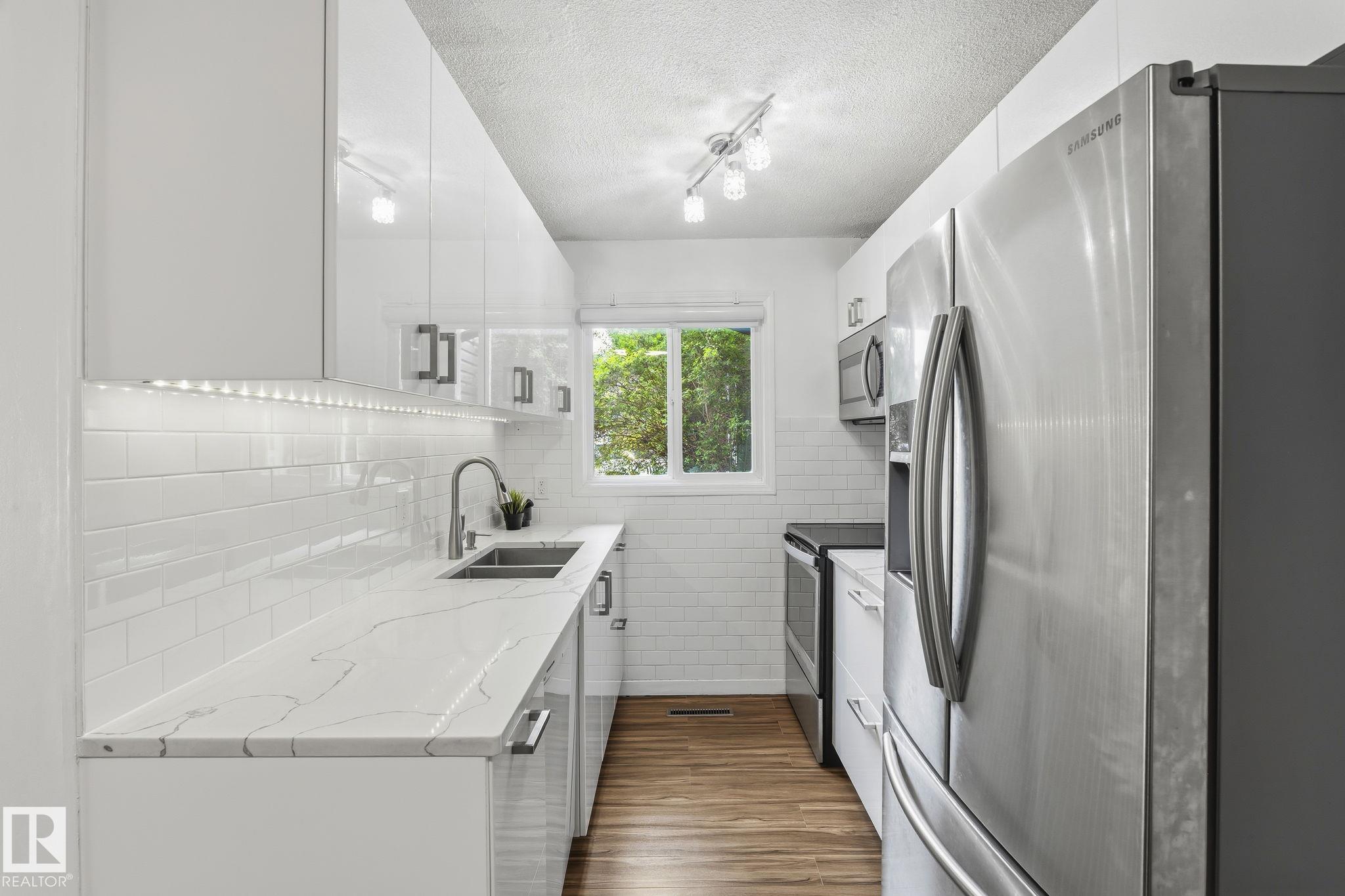 https://zimg.paragon.ice.com/ParagonImages/Property/PM/RAE/225402429/6/0/0/d4f245d36d84defebe80dbf5985d0e83/1/7b0a4eddf748bdc4e51306269052058b/225402429-4778c4c0-0464-4d20-8fc1-51bb7b09df32.JPG