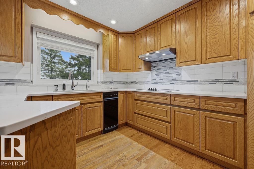 Photo 11 at 10 Coloniale Court, Coloniale Estates, Beaumont
