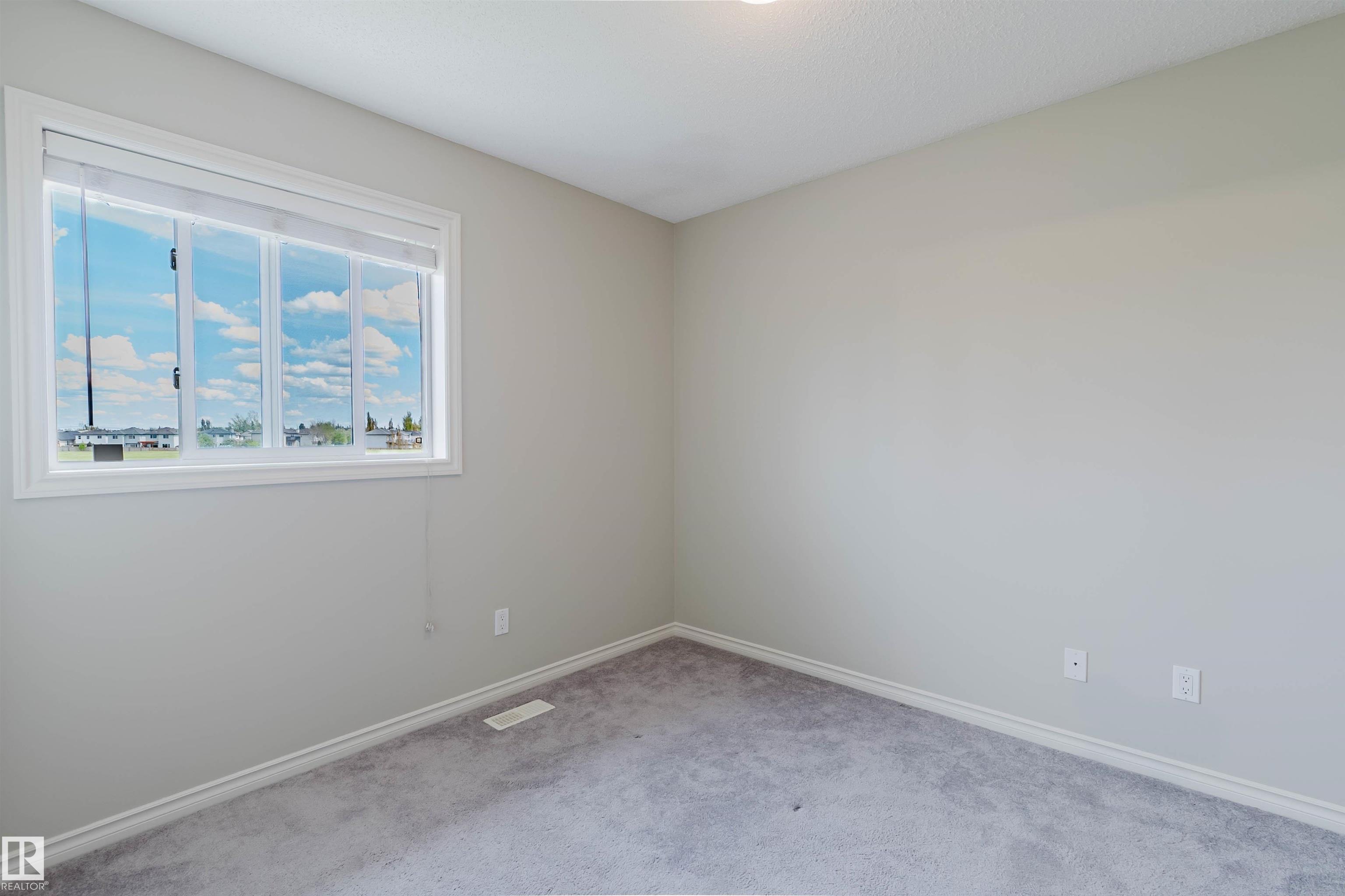 https://zimg.paragon.ice.com/ParagonImages/Property/PM/RAE/225402438/40/0/0/35c2a087753365db30564dc8ef15b97b/1/59c6c80f443f0dd528a570e33968604d/225402438-4F29AC25-8ED3-46C1-91D8-FD342FBB8007.JPG