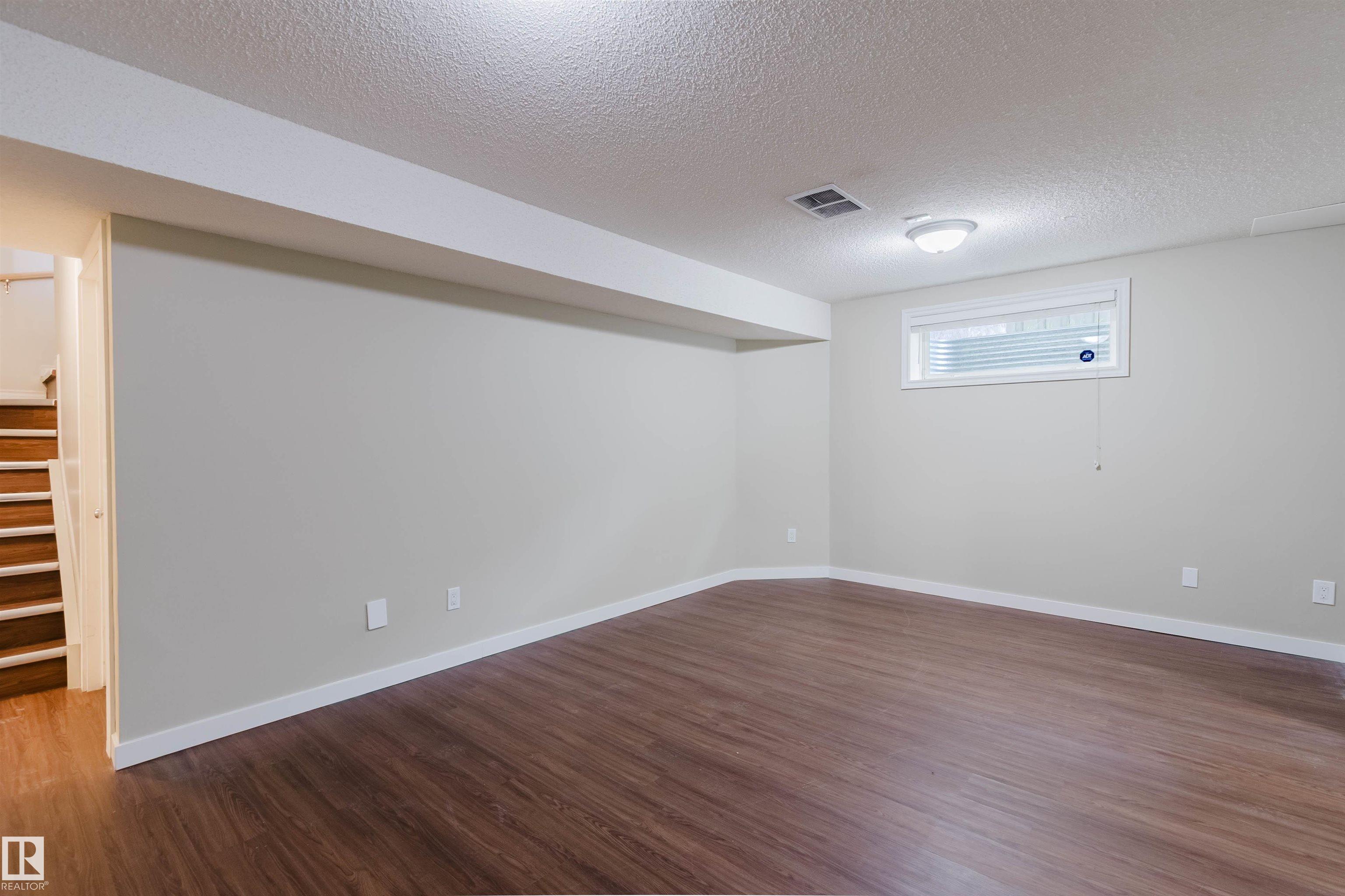 https://zimg.paragon.ice.com/ParagonImages/Property/PM/RAE/225402438/44/0/0/d7625f06a3d7ef35c54d382d8bbf5fe3/1/59c6c80f443f0dd528a570e33968604d/225402438-B8437FBC-A257-4428-B4D8-1CAB5EF31C12.JPG