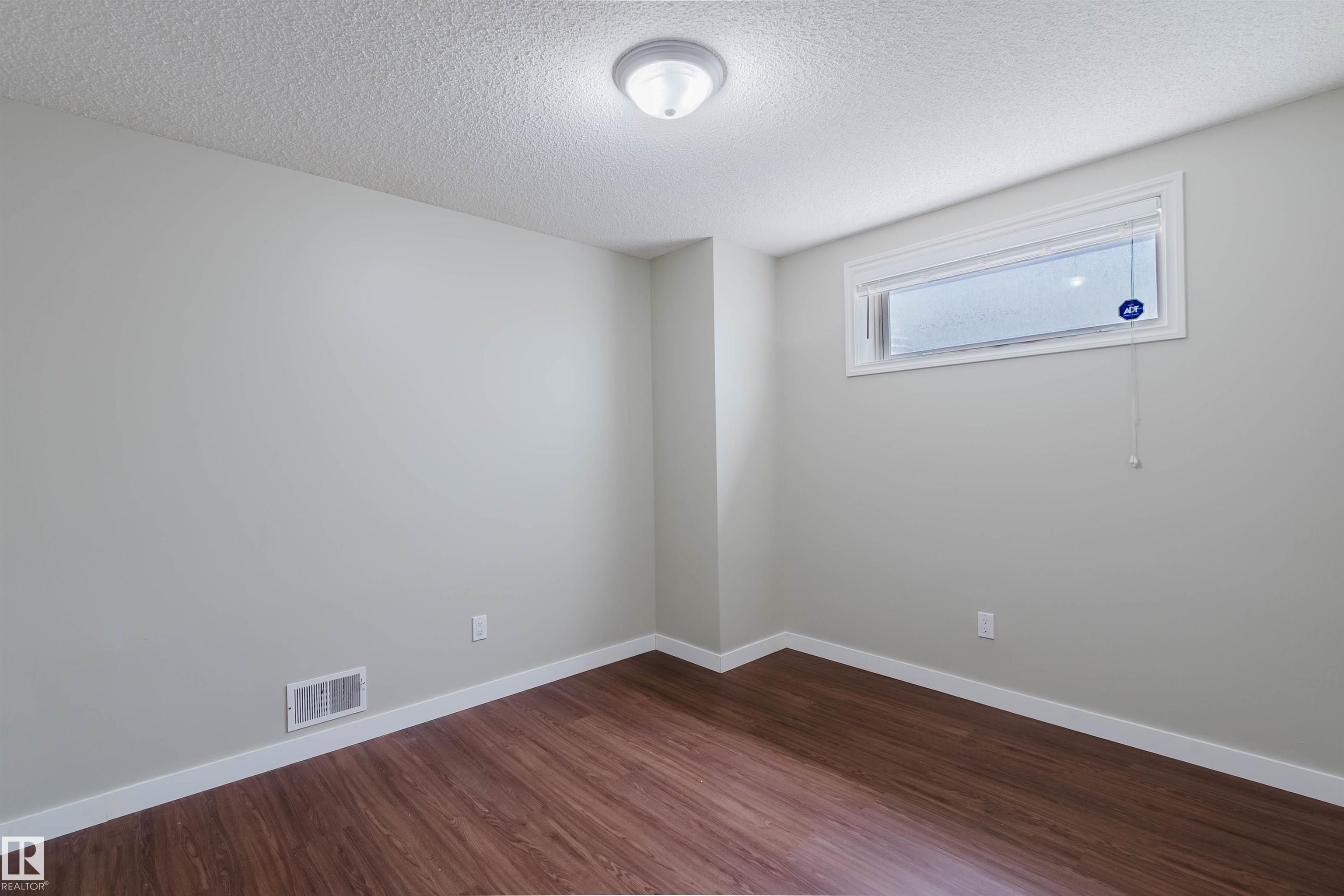https://zimg.paragon.ice.com/ParagonImages/Property/PM/RAE/225402438/49/0/0/f420a9847b06bf124999a3abb1824473/1/59c6c80f443f0dd528a570e33968604d/225402438-8C2C3F18-D64B-47B4-BAAC-6A6679C56878.JPG