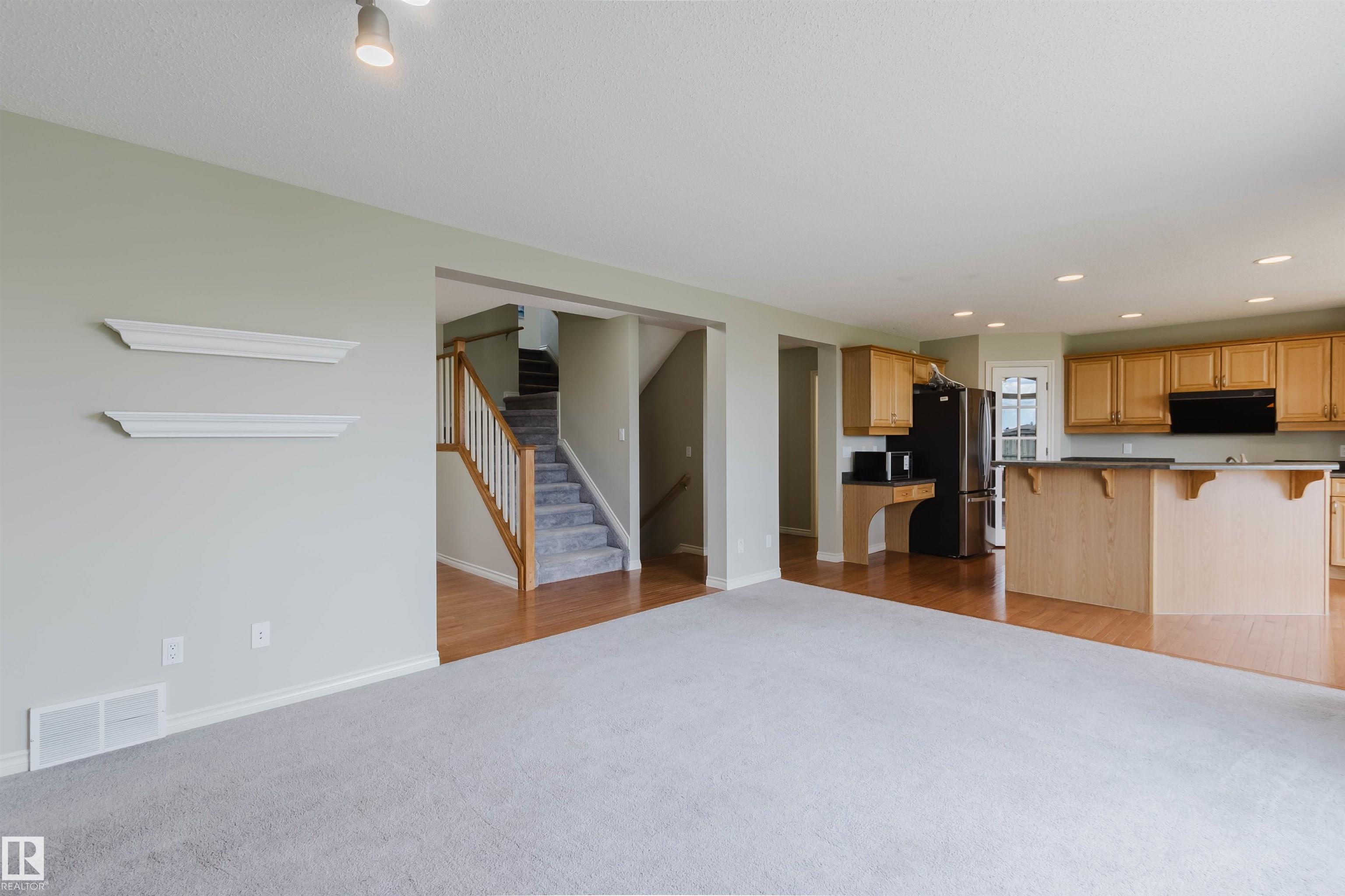 https://zimg.paragon.ice.com/ParagonImages/Property/PM/RAE/225402438/8/0/0/1ec844fe53e9789717f1dd9743f8b722/1/59c6c80f443f0dd528a570e33968604d/225402438-02F433E4-8AB2-4B4C-B47F-BBC504947D23.JPG
